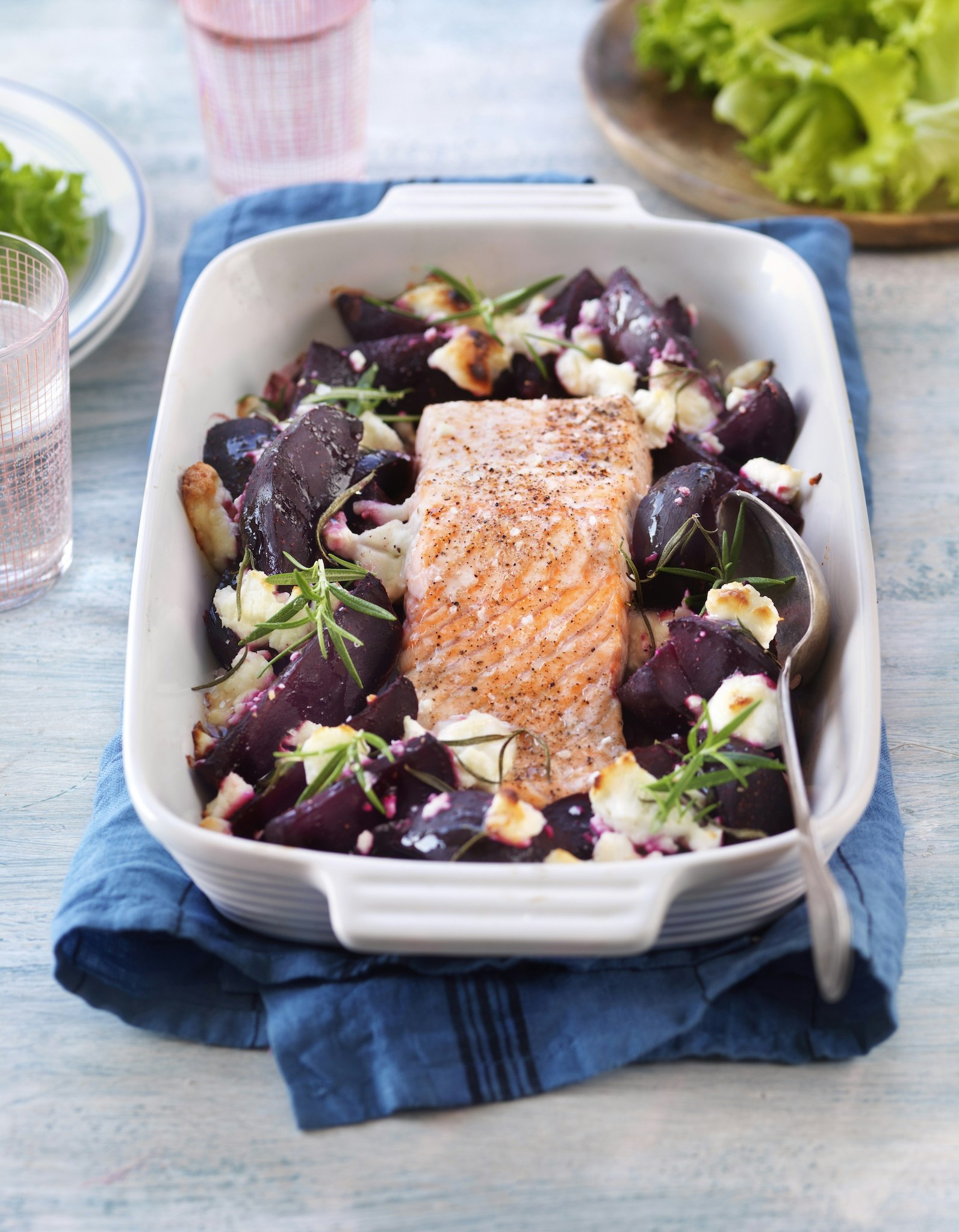 Lax med ostgratinerade rödbetor