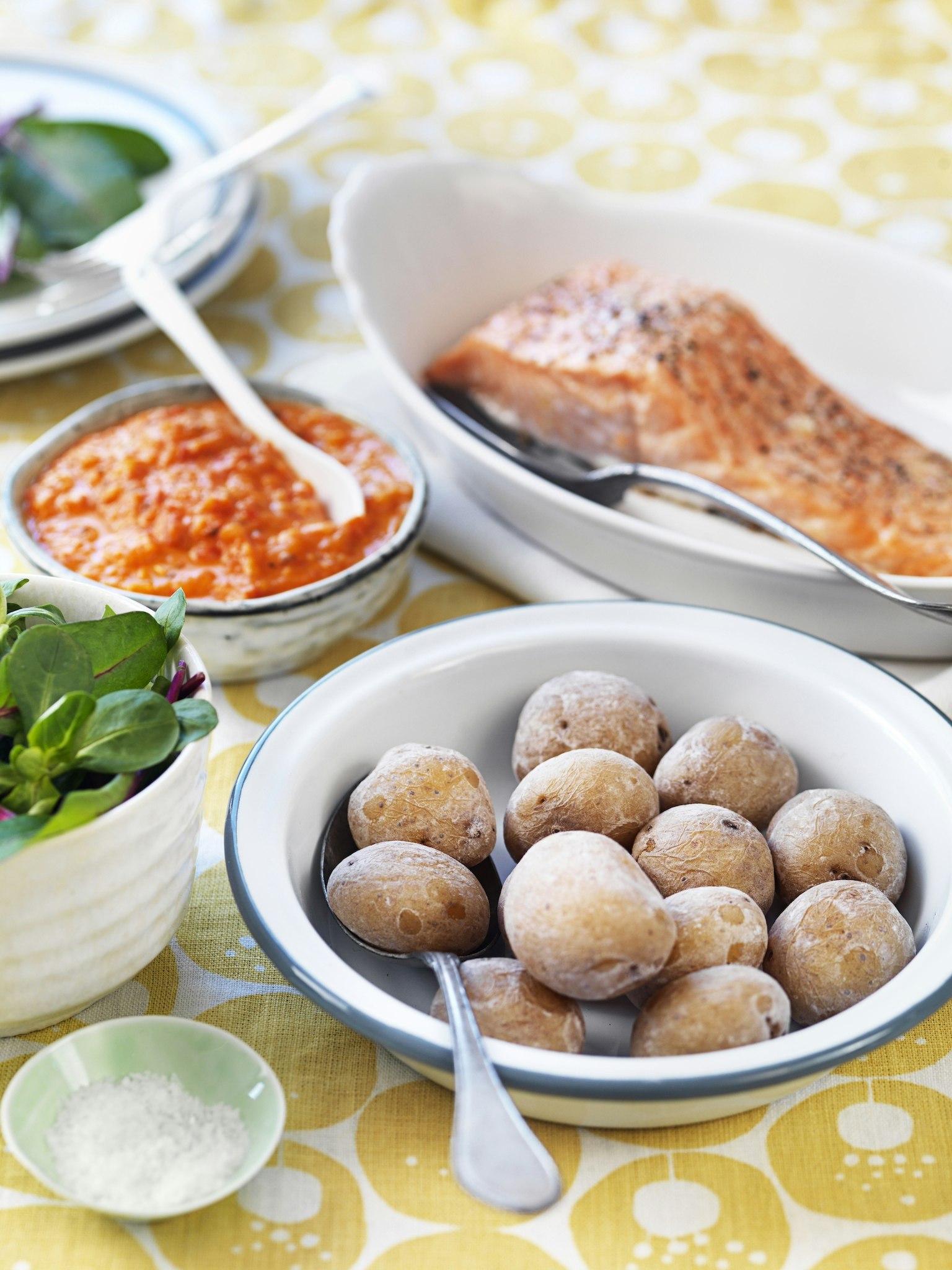 Laxfilé med grillad paprikasås