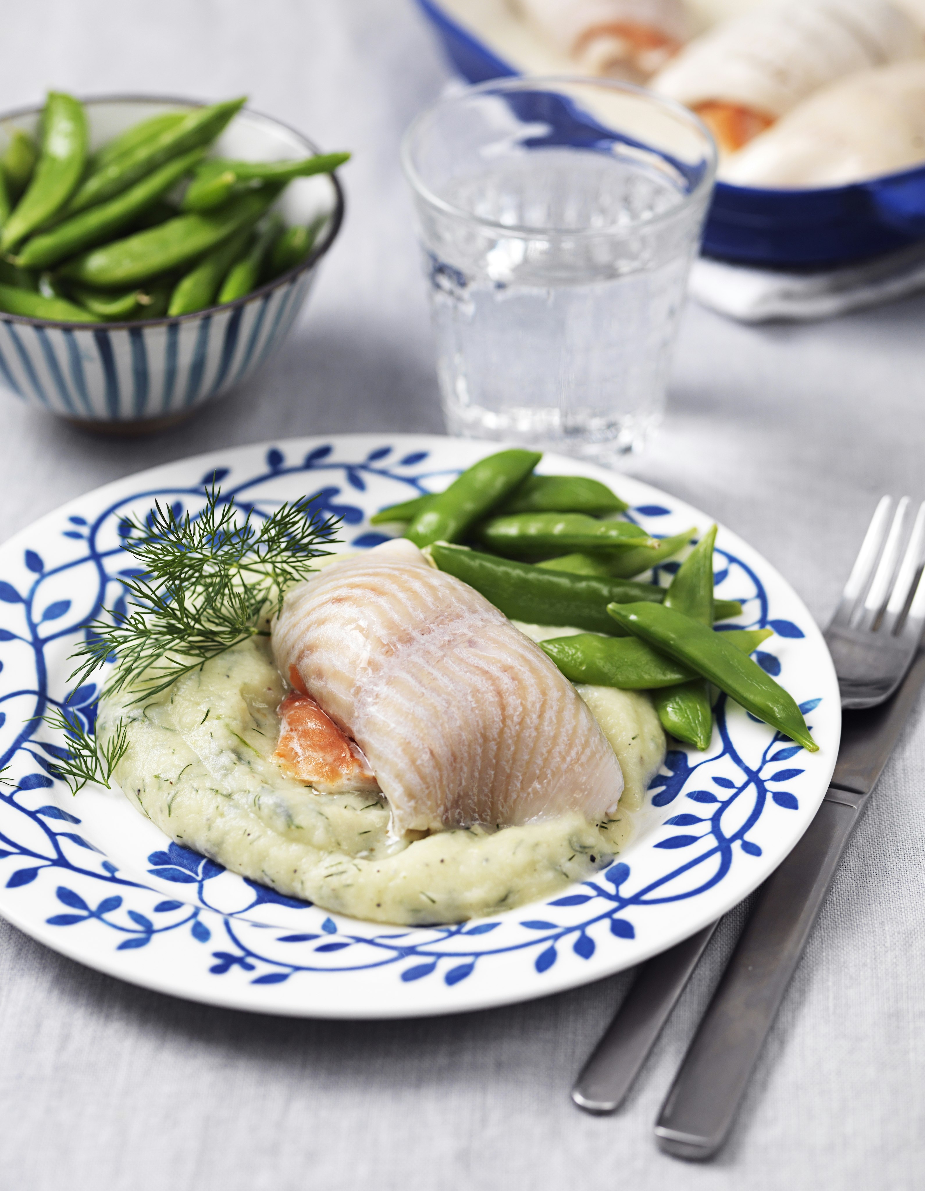 Laxfylld spätta med dill- och blomkålspuré