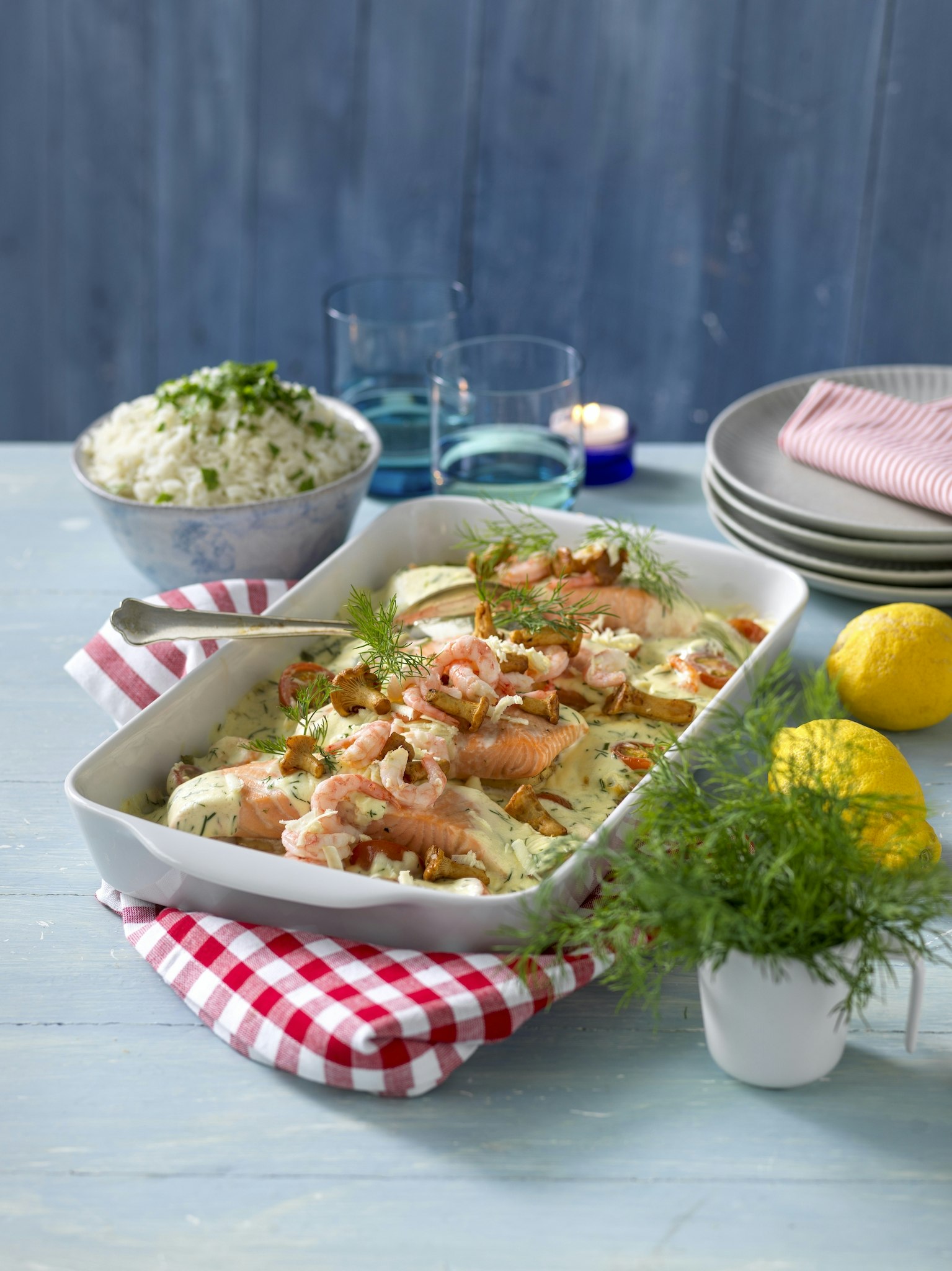 Laxgratäng med räkor och pepparrot