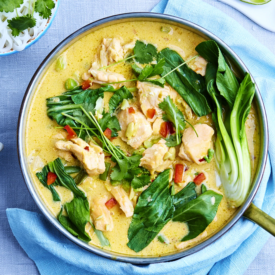 Laxgryta med kokosmjölk och röd curry