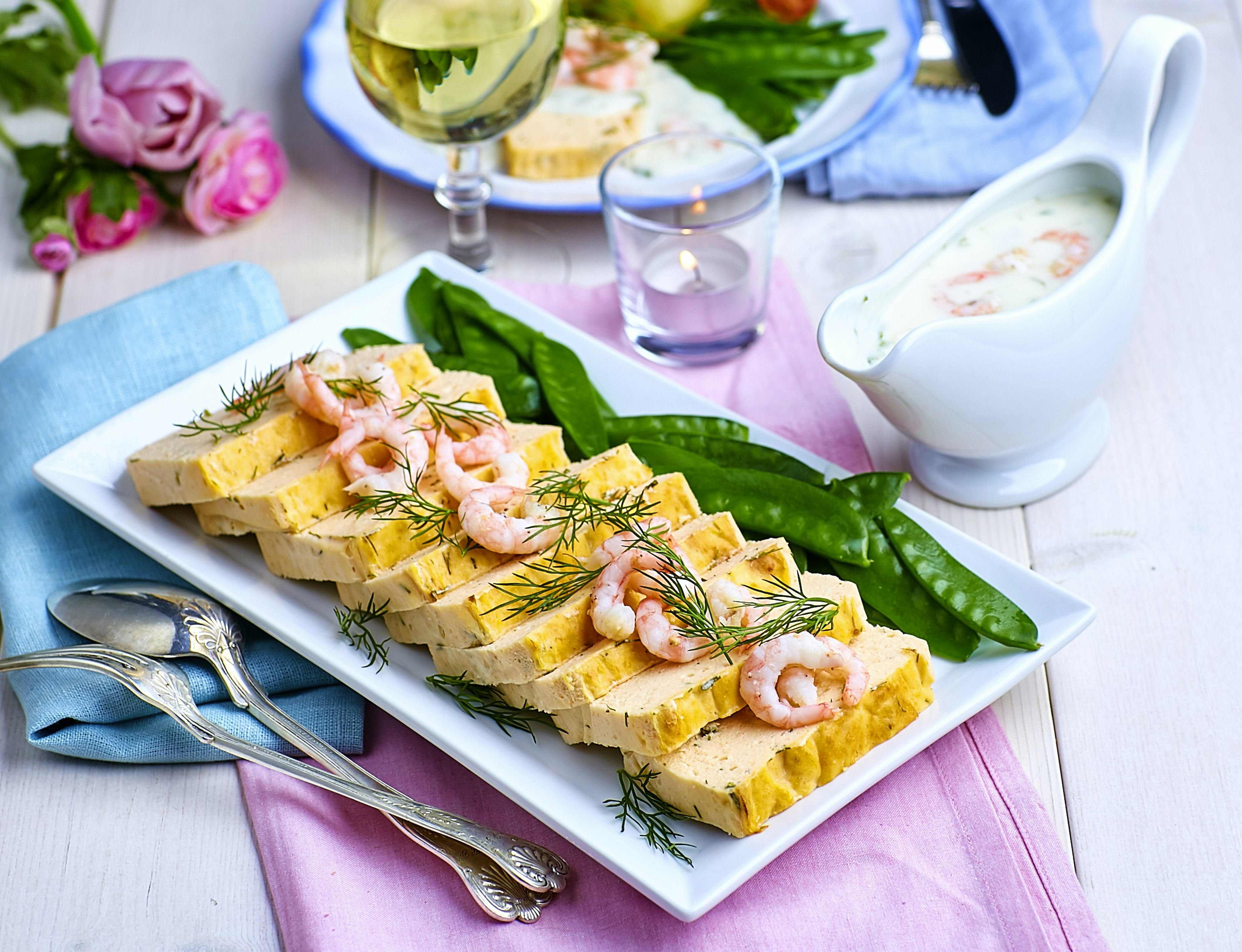 Laxpaté med räksås