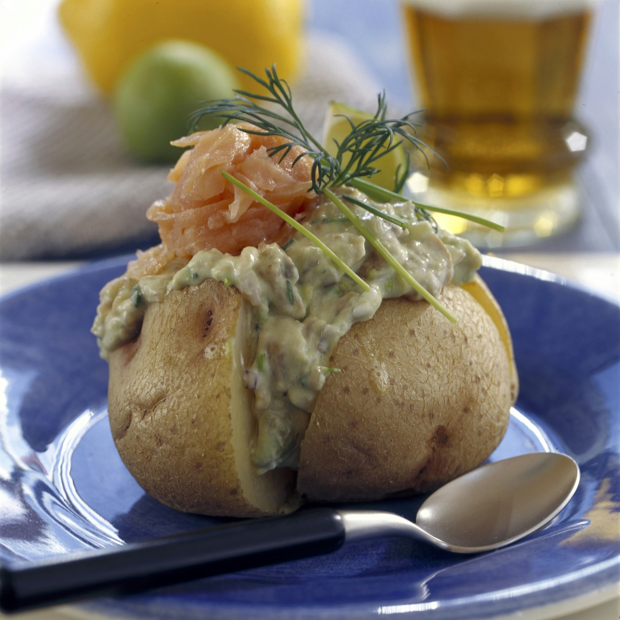 Laxröra med wasabi och äpple till bakad potatis