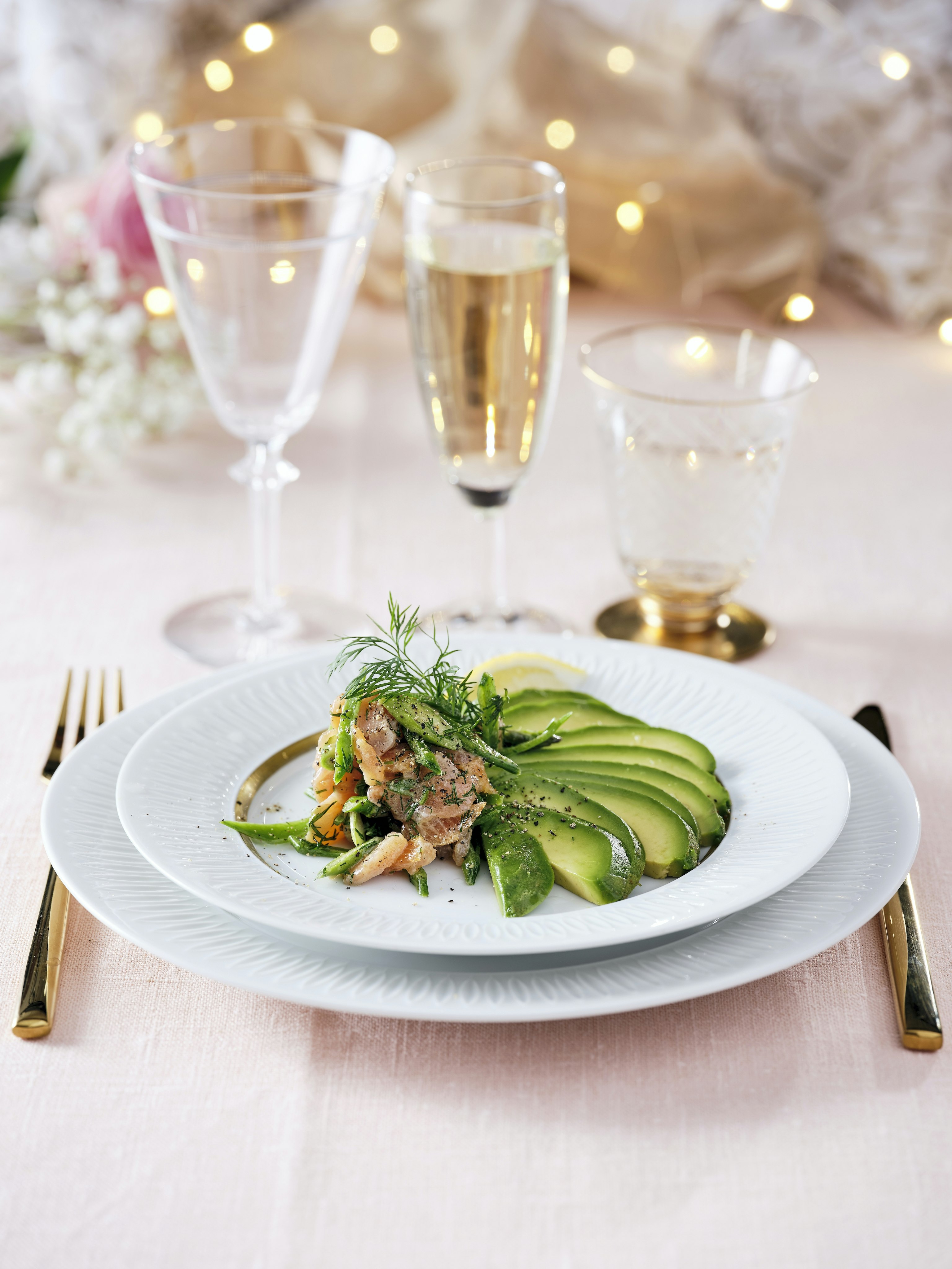 Laxsallad med avokado