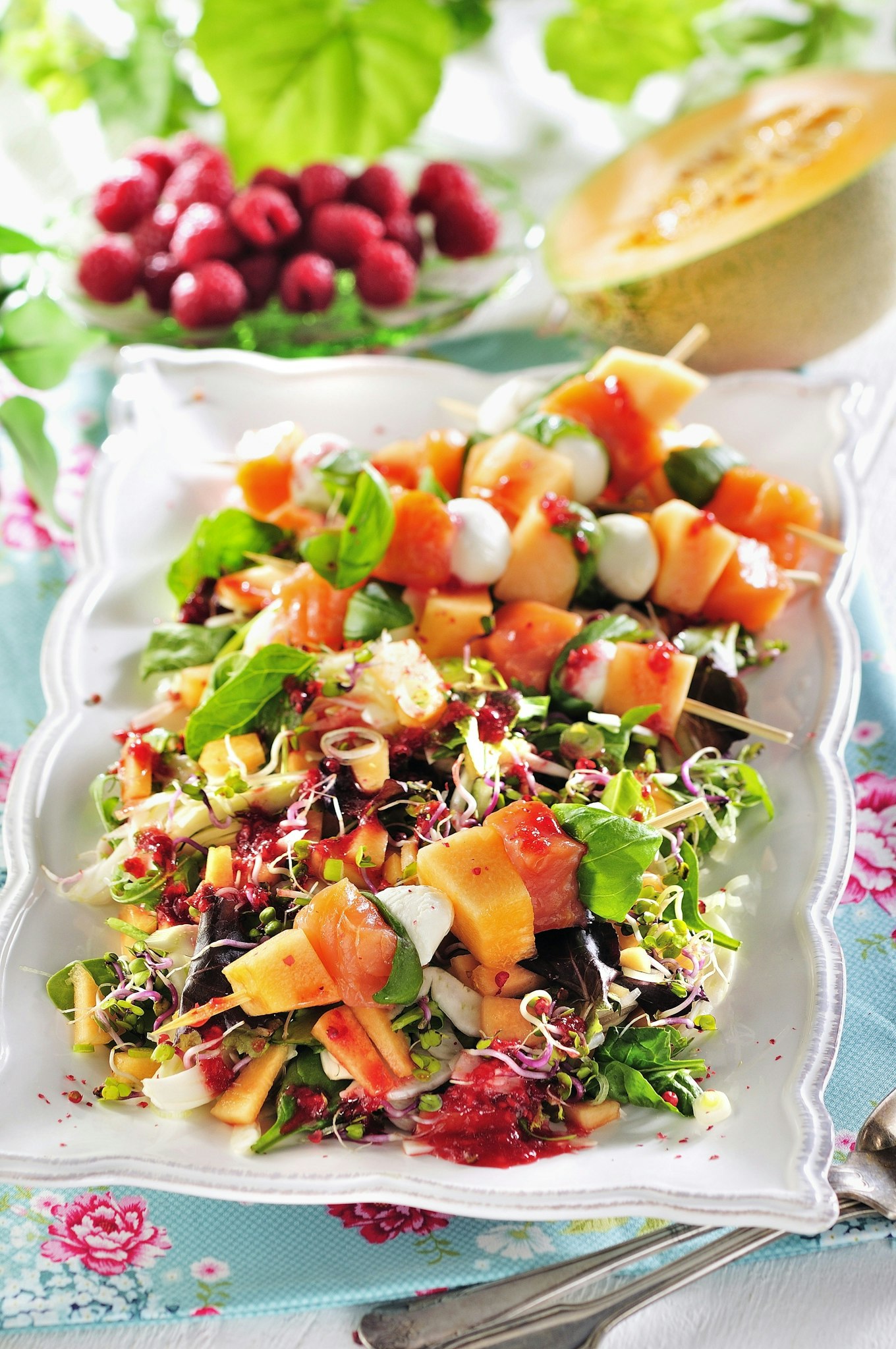 Laxspett med melon och mozzarella