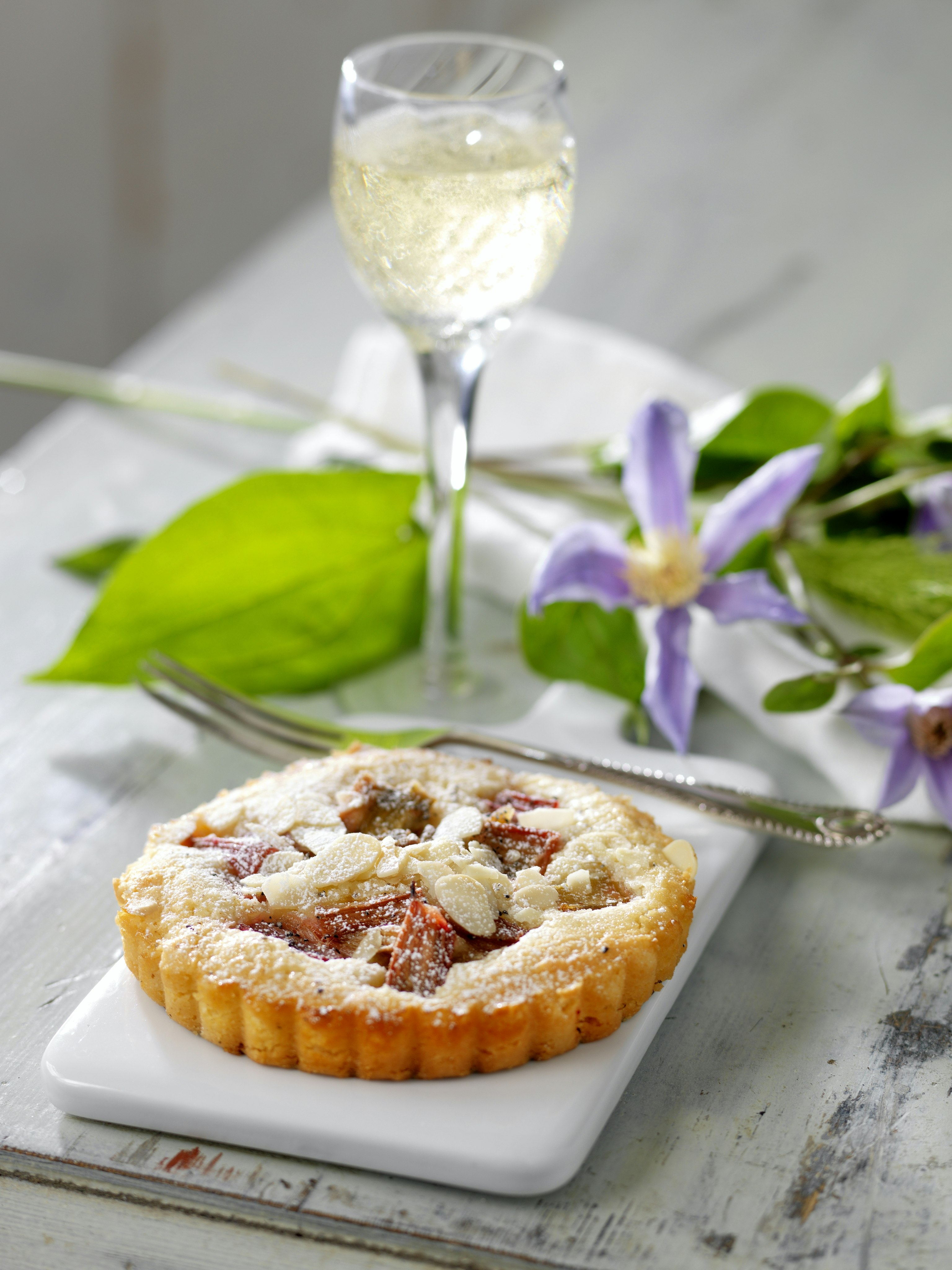 Små rabarberpajer med mandelmassa