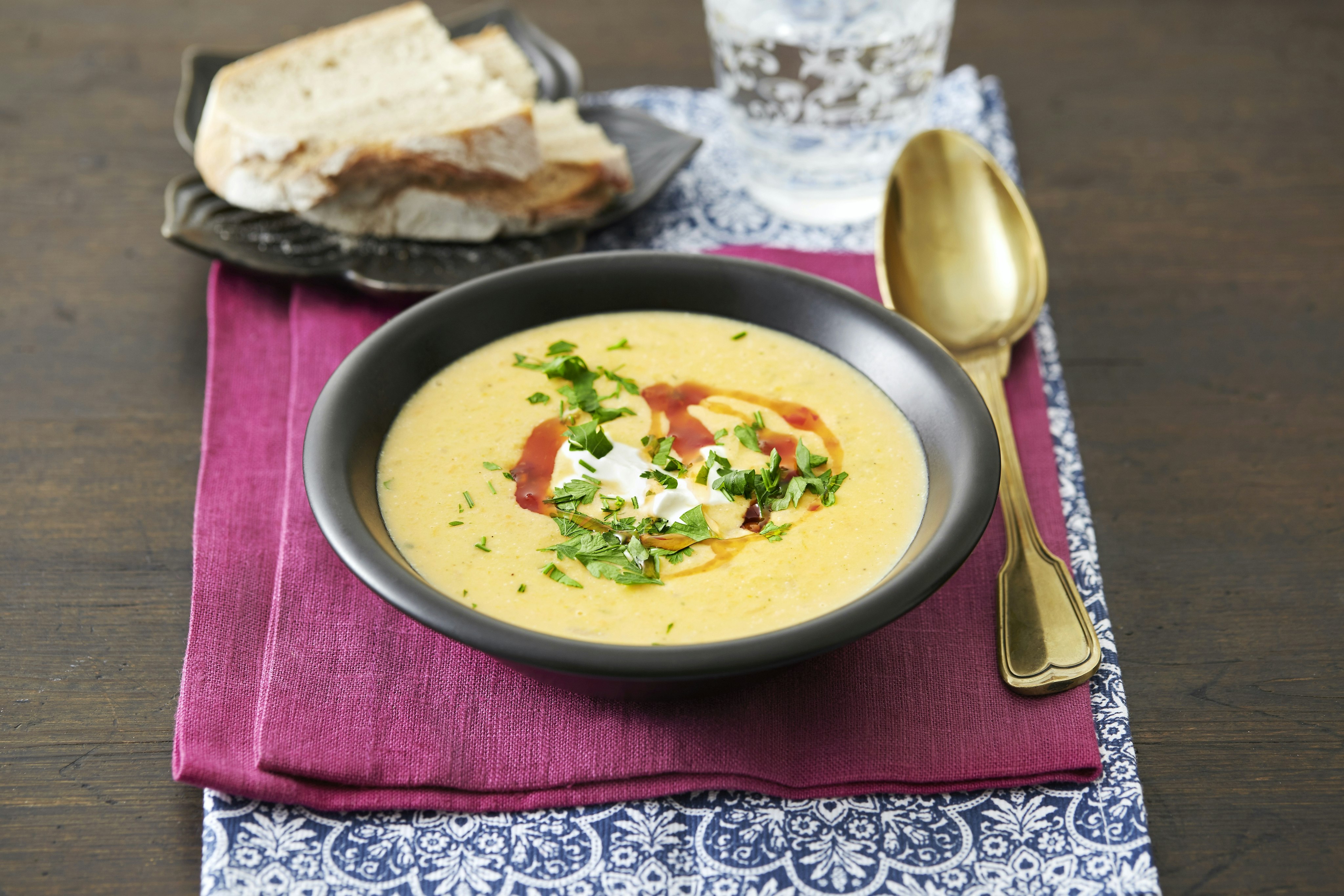 Lök- och sötpotatissoppa med sweet chili