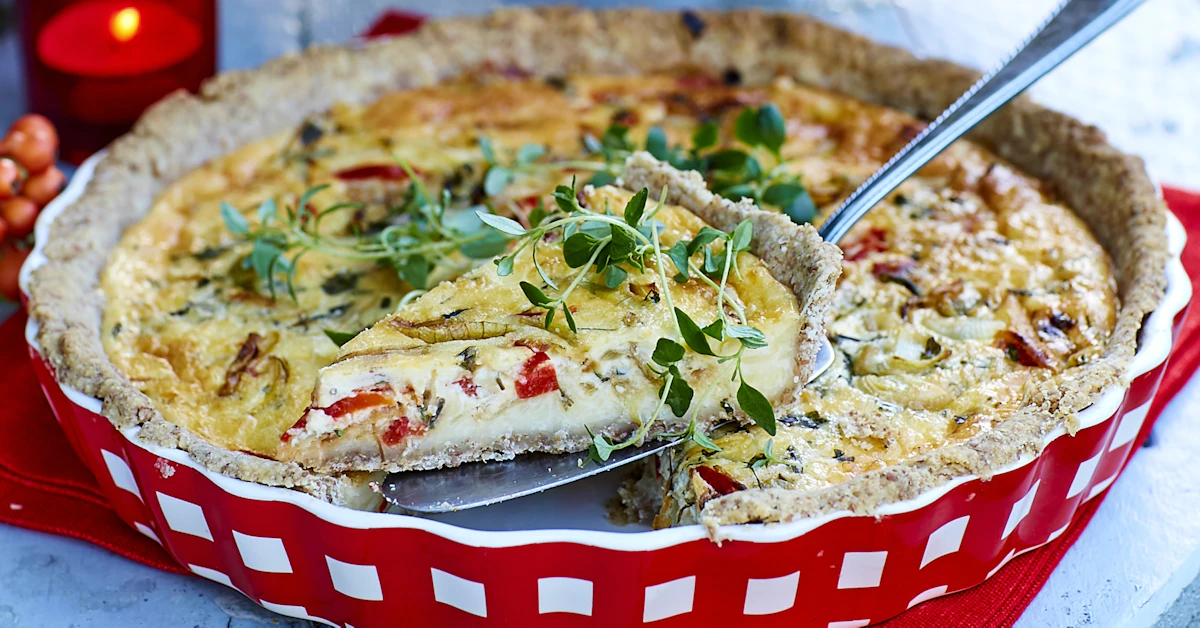 Lökpaj med västerbottensost och timjan