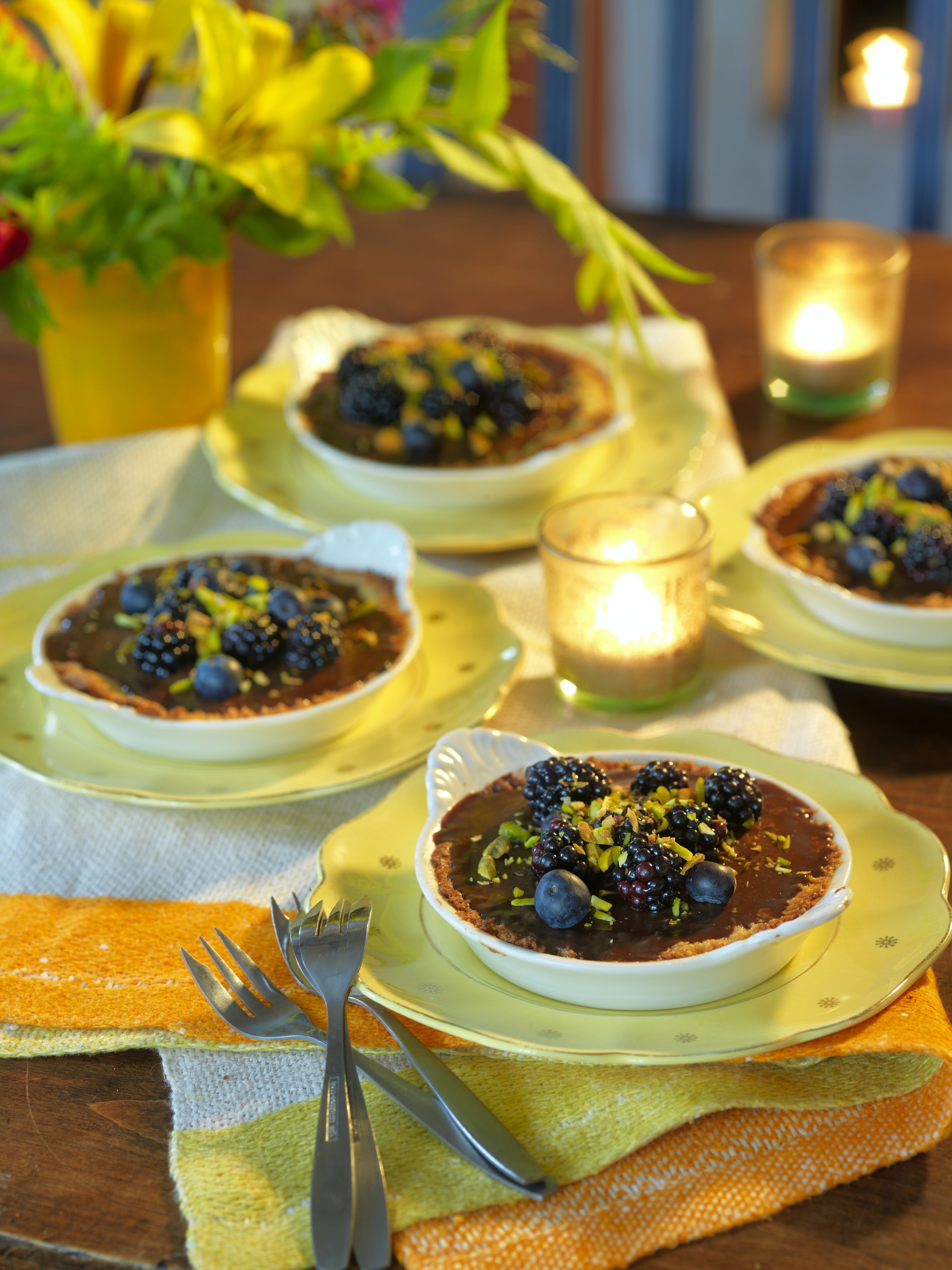 Lyxiga chokladpajer med bär