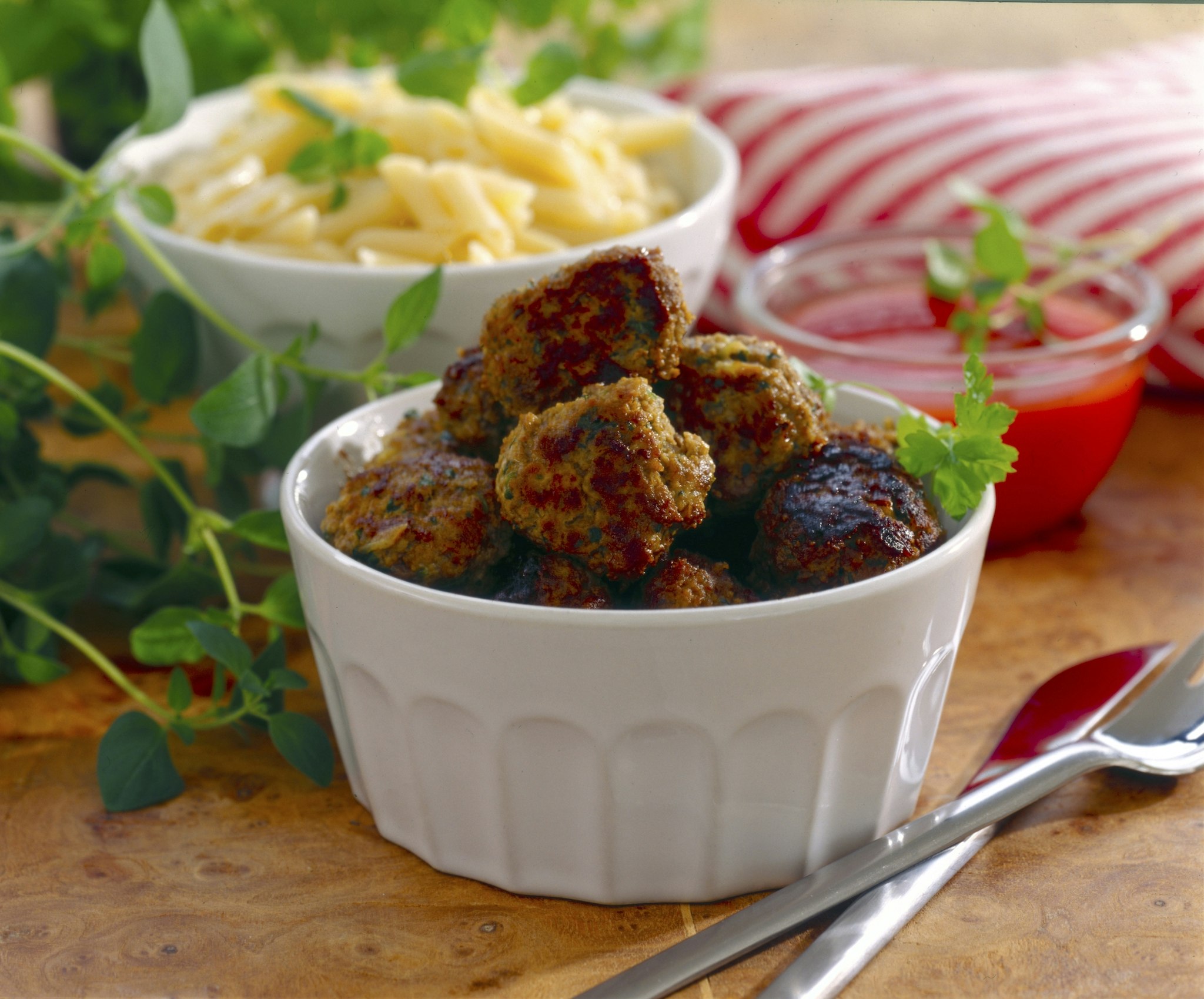 Lyxiga köttbullar med crème fraiche och dijon