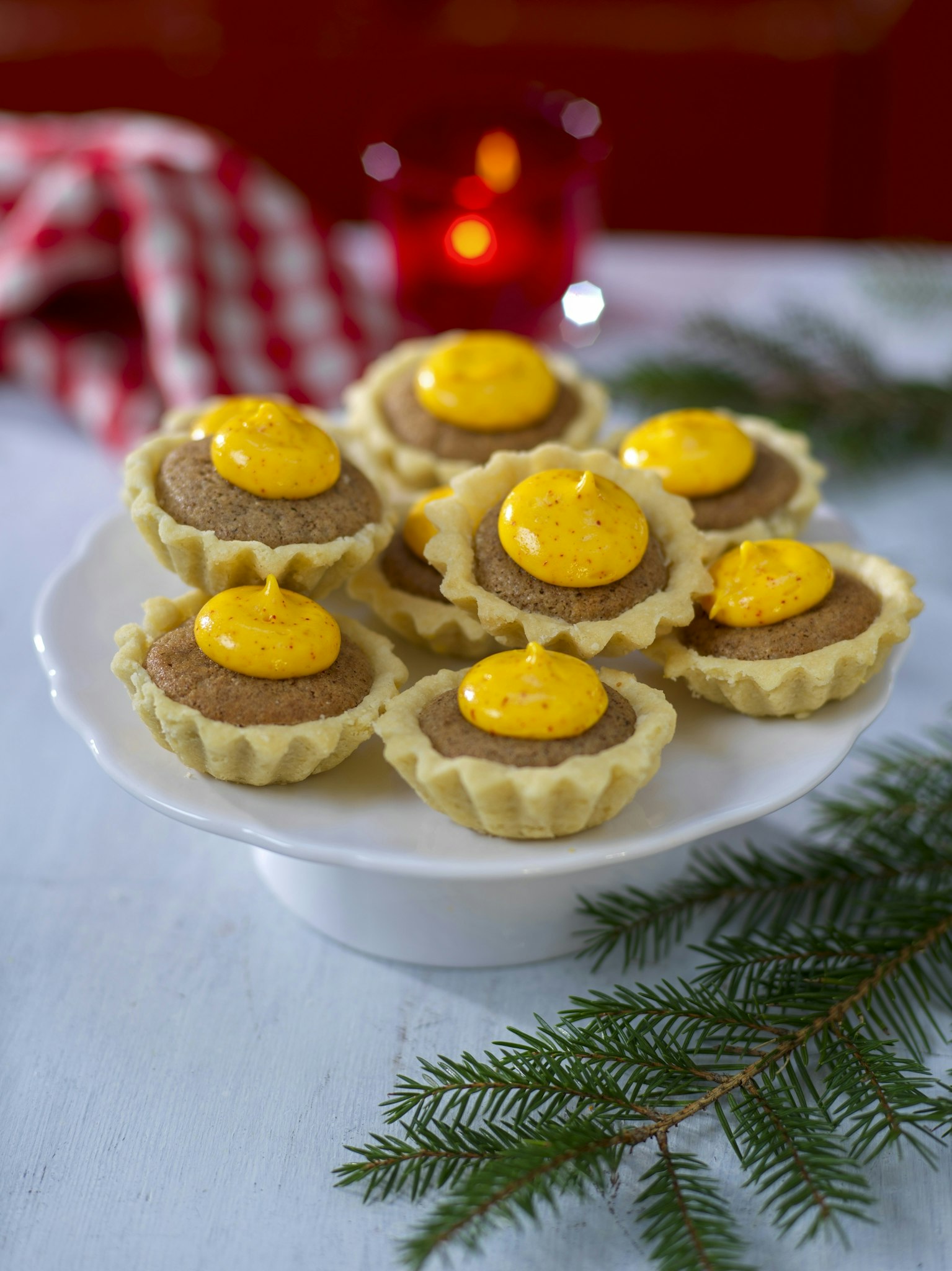 Pepparkaksmazariner med saffransfrosting