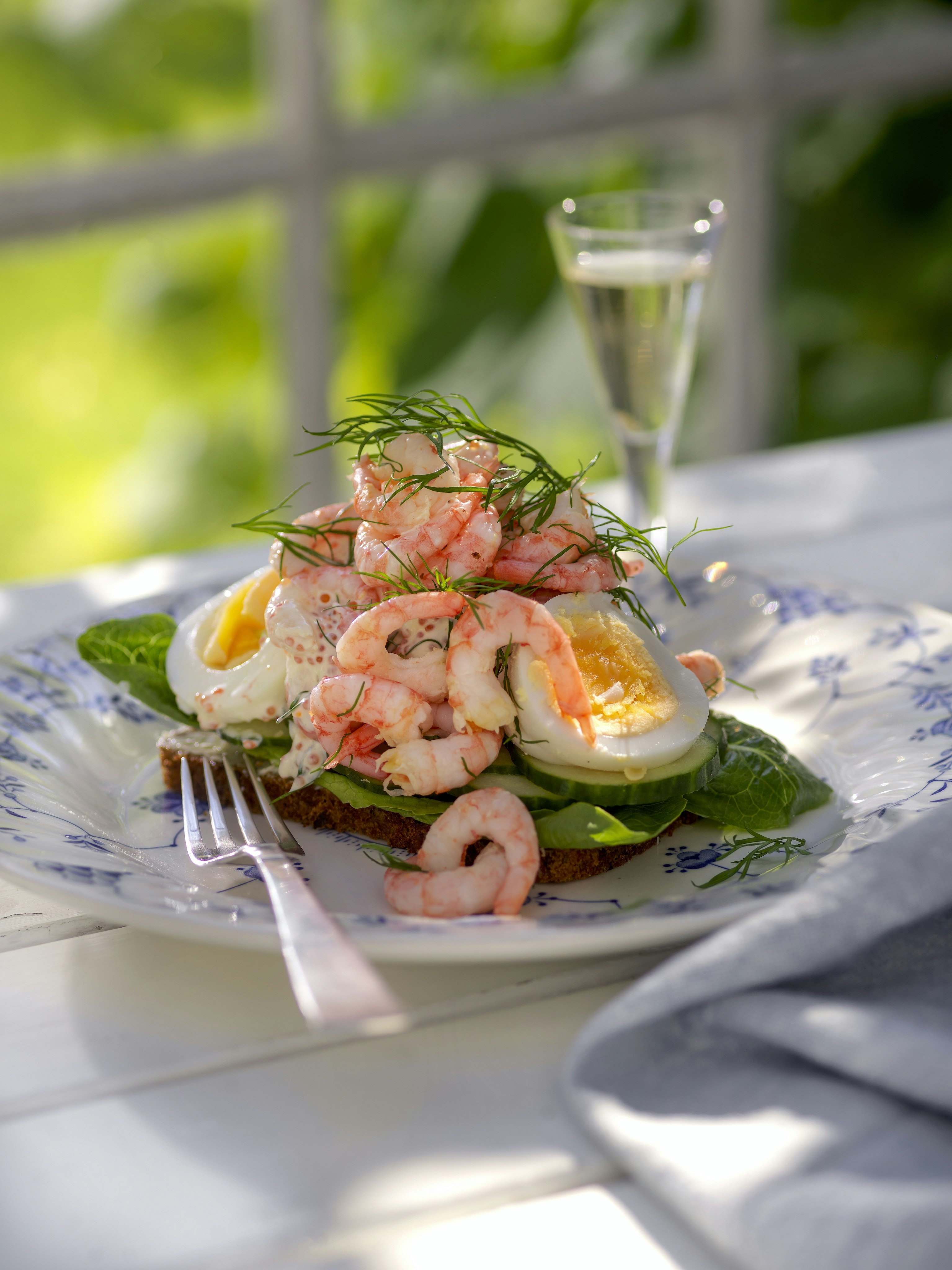 Lyxiga smörrebröd med räkor
