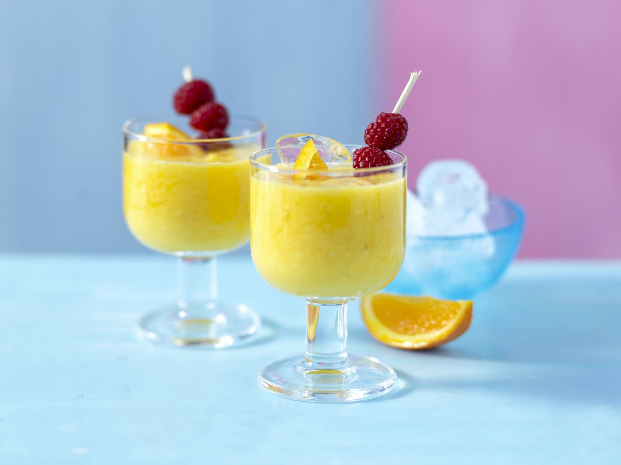 Mangodrink med apelsin och banan