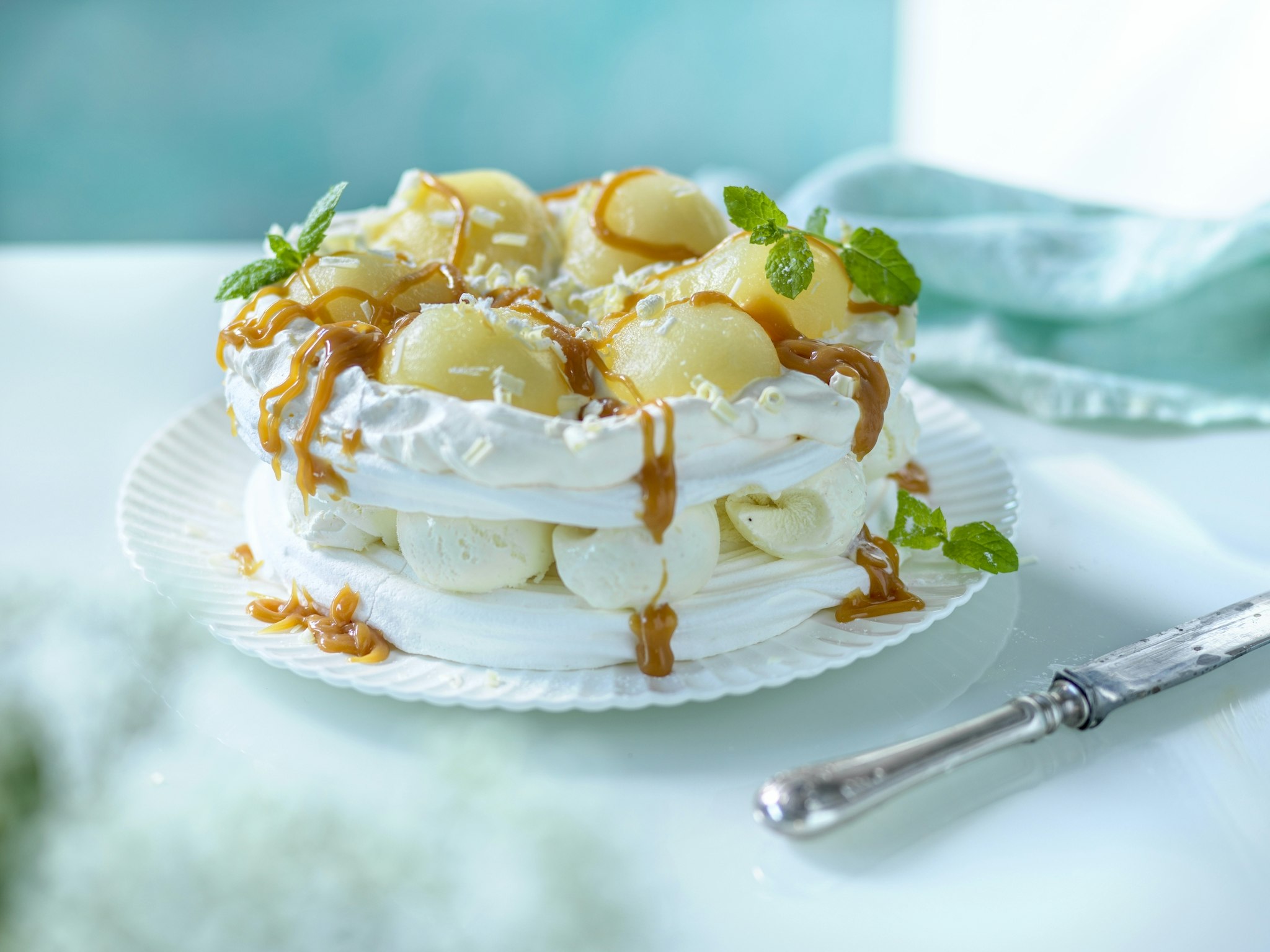 Maräng med päron och kolasås