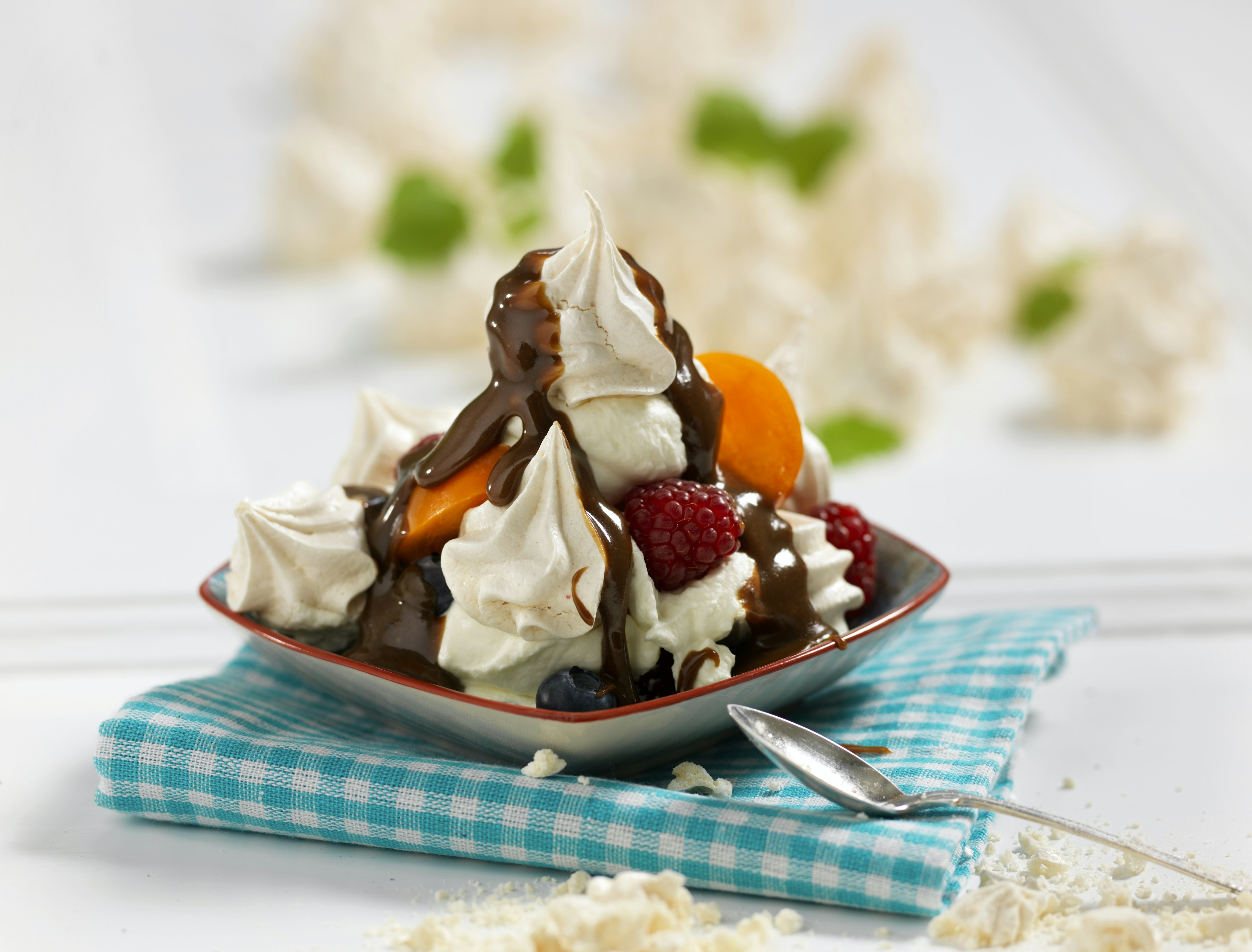 Marängsviss med lakritskolasås