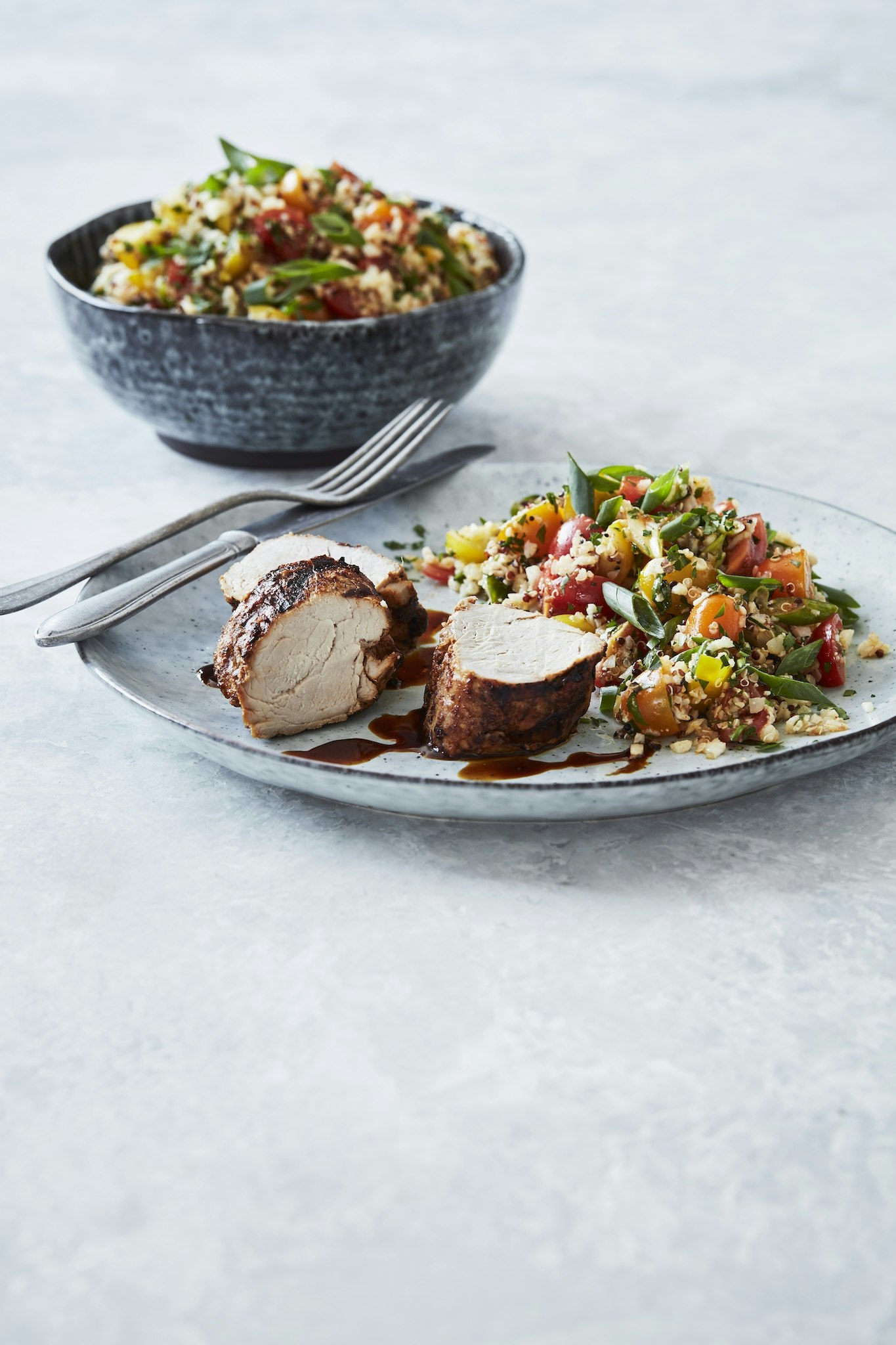 Marinerad fläskfilé och tomatsallad med quinoa