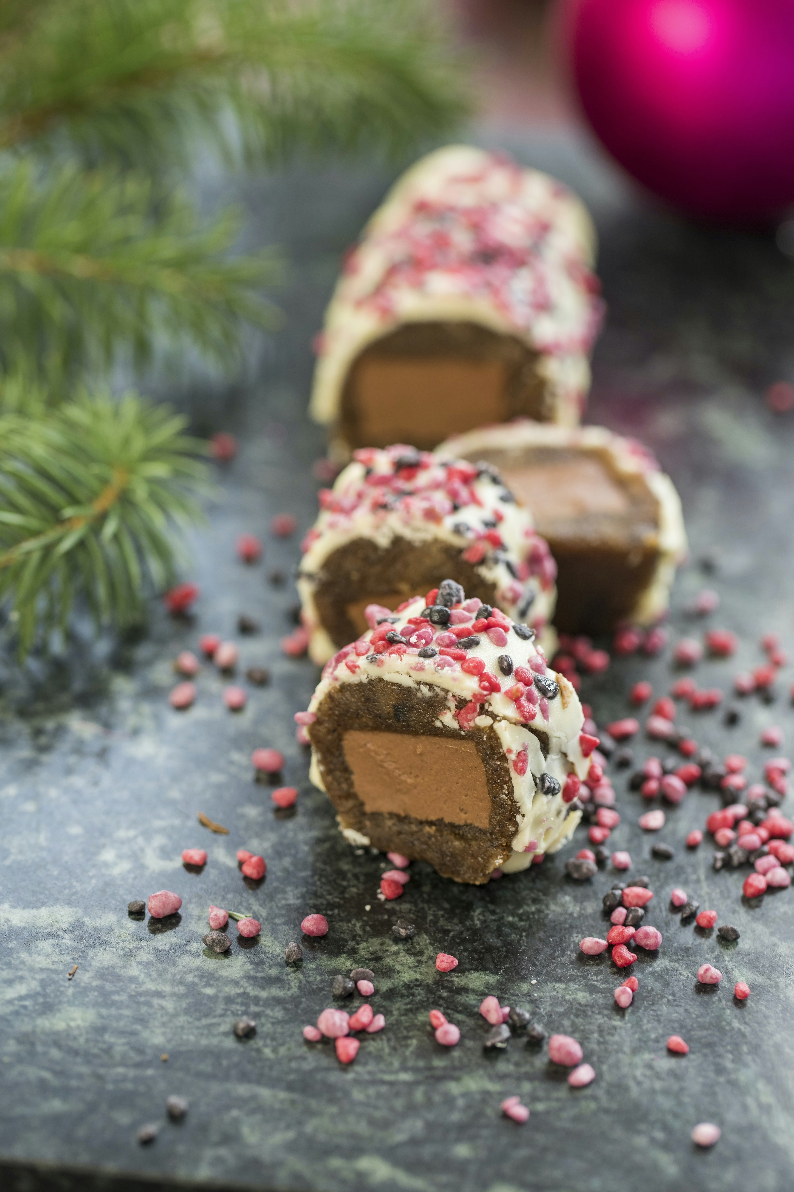Marsipanrulle med rom och nougat
