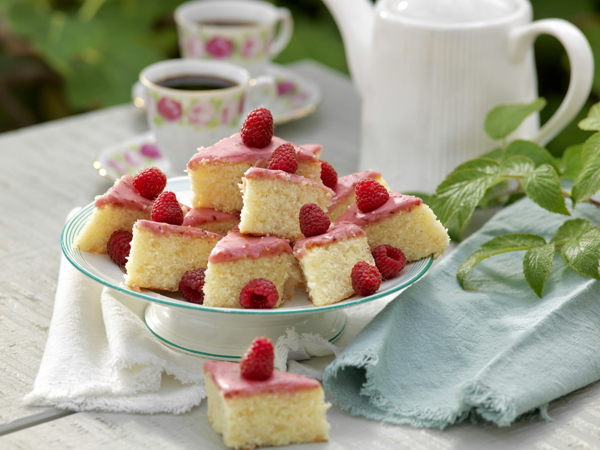 Mazarinrutor med hallonglasyr