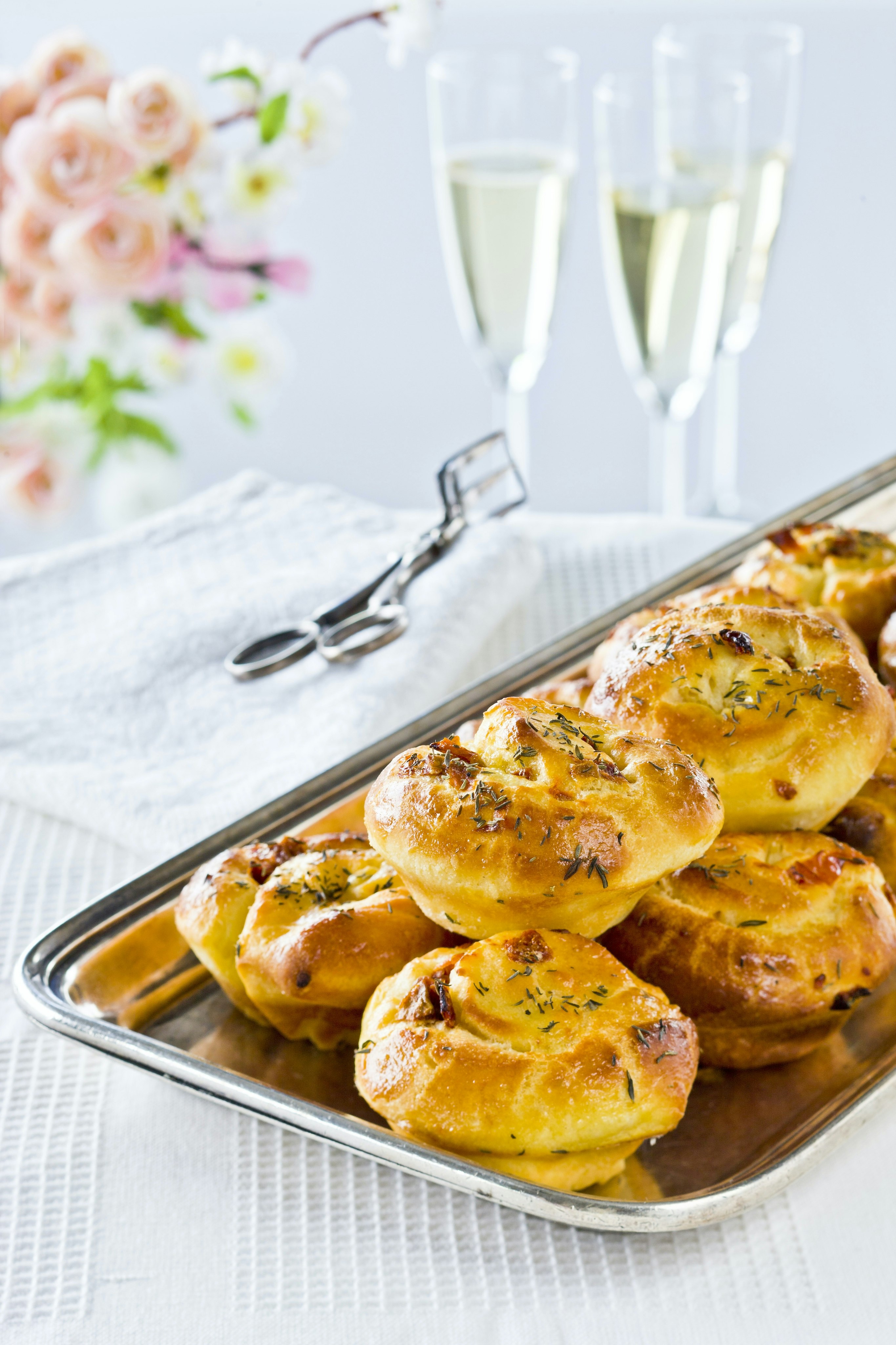 Minibriocher med soltorkade tomater