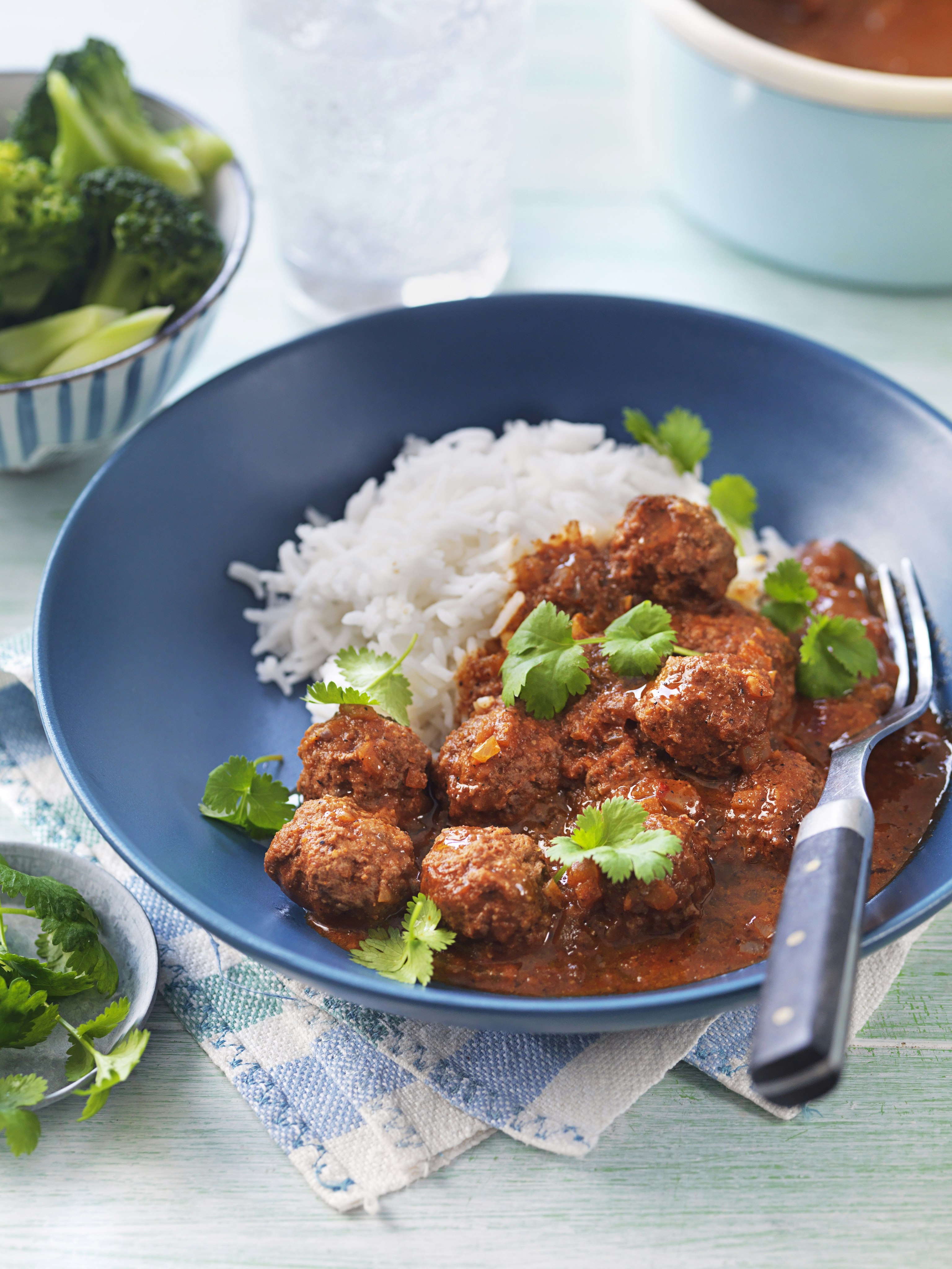 Miniköttbullar i kryddig sås