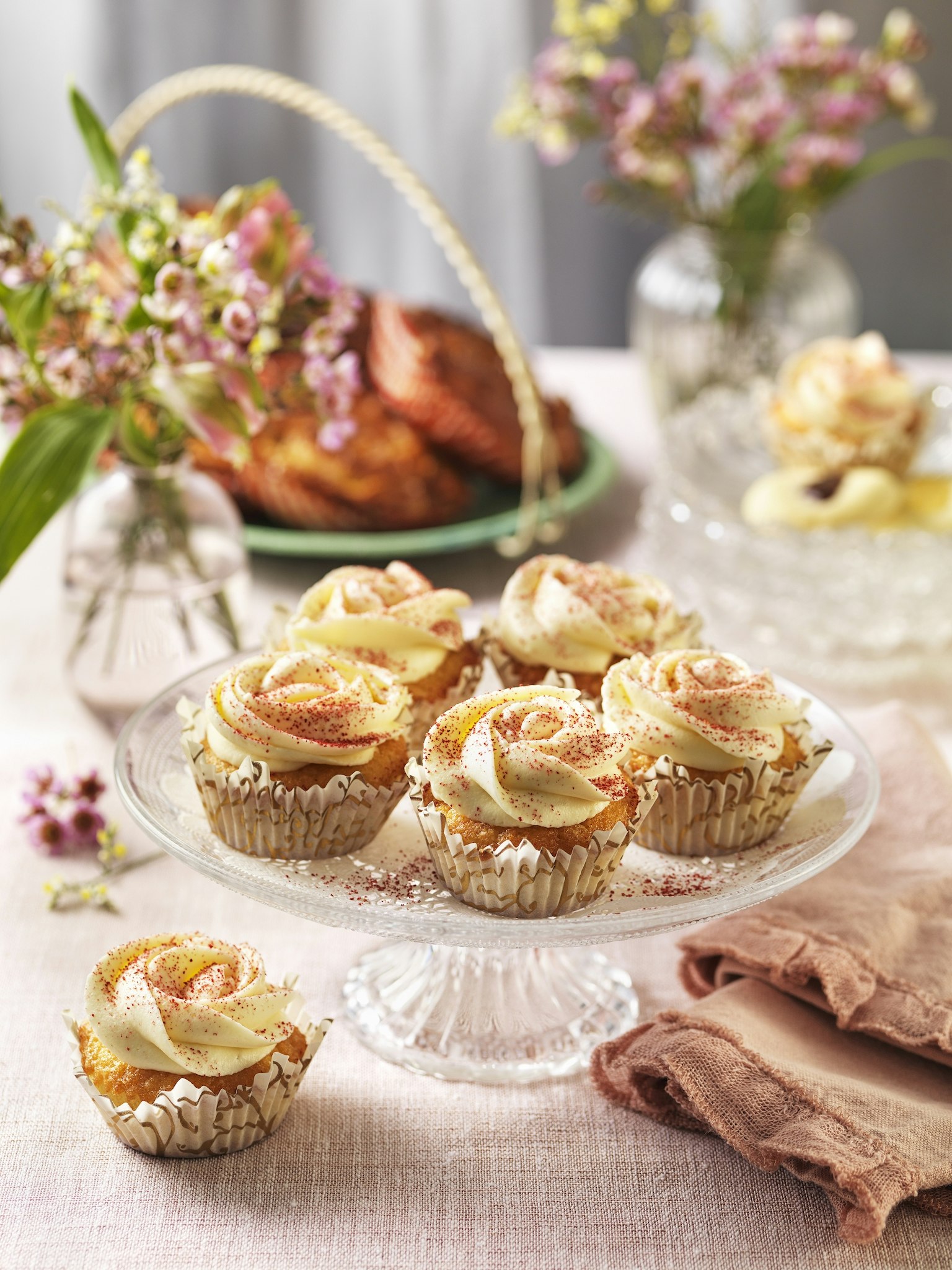 Minimuffins med vit chokladfrosting