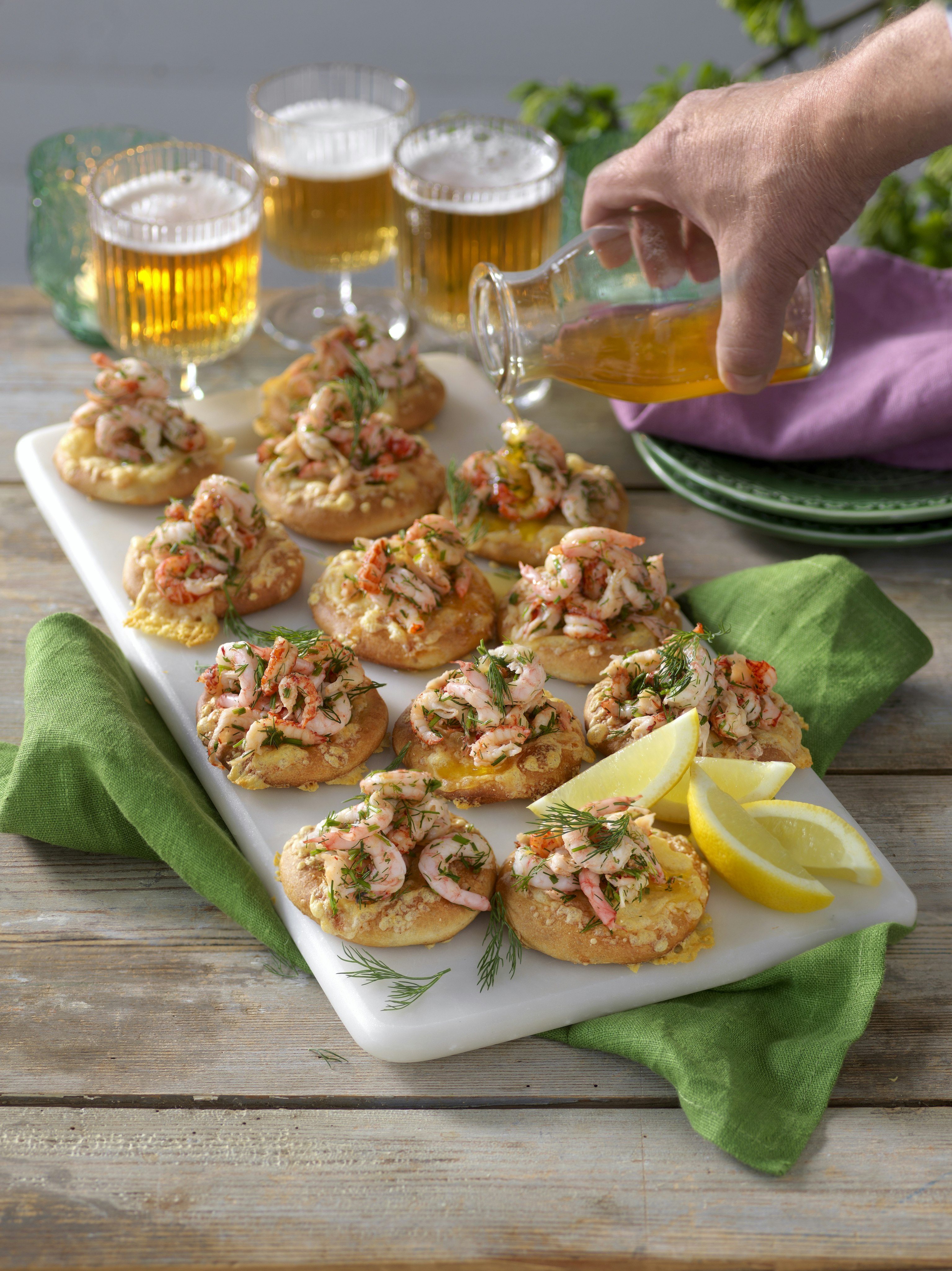 Minipizzor med skaldjur och brynt citronsmör