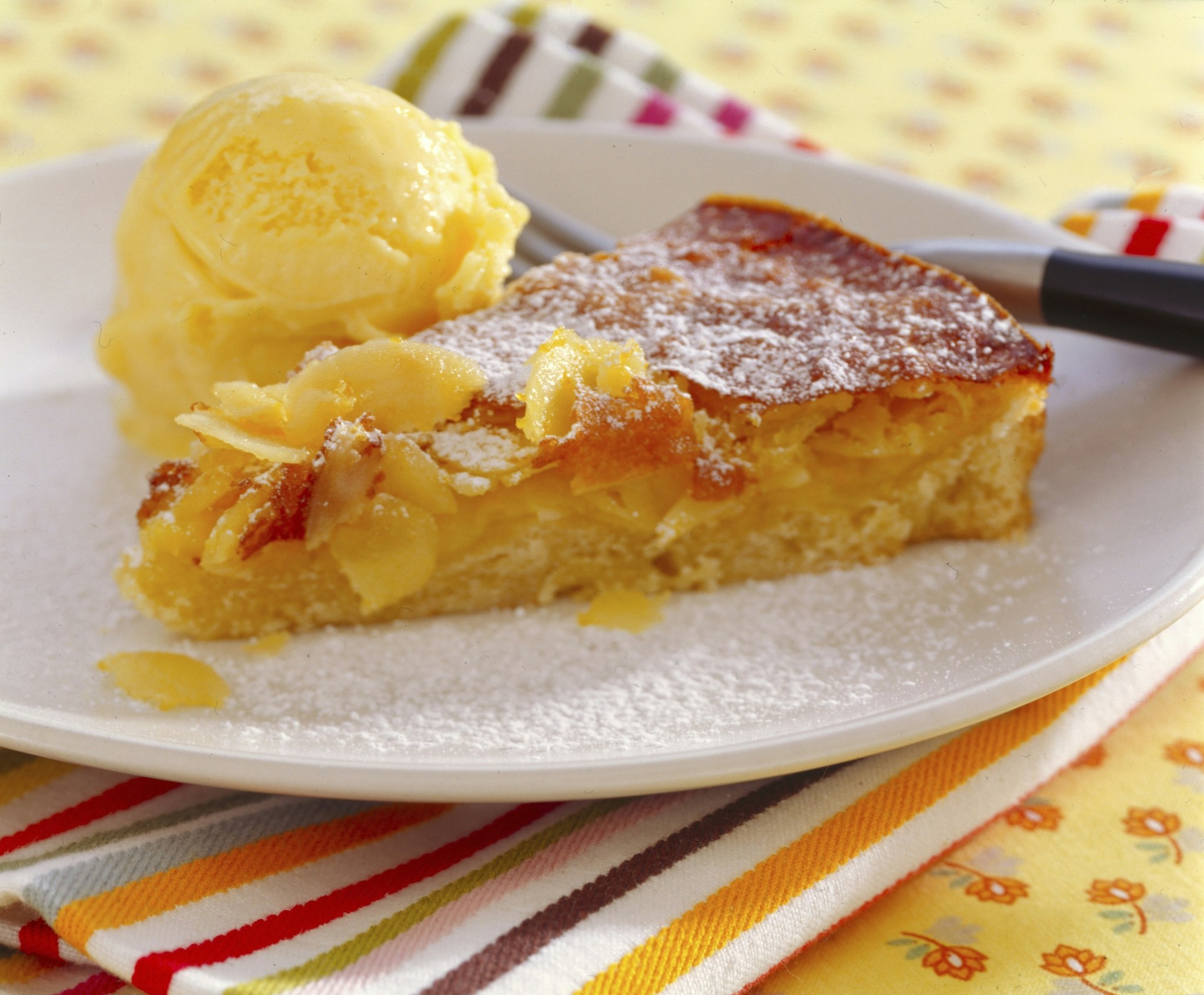 Mjuk apelsin- och mandelpaj