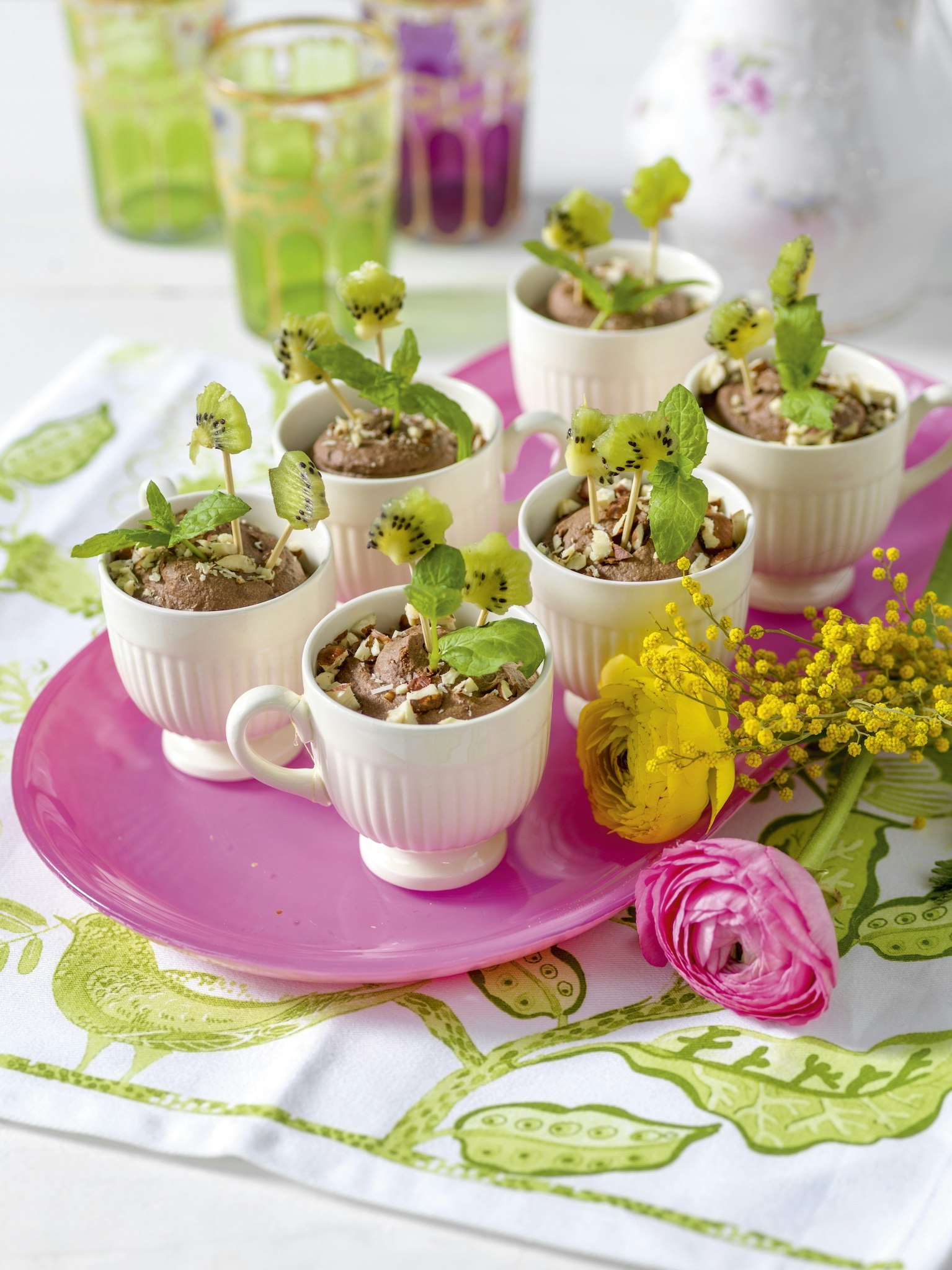 Mockachokladmousse med kiwiblommor