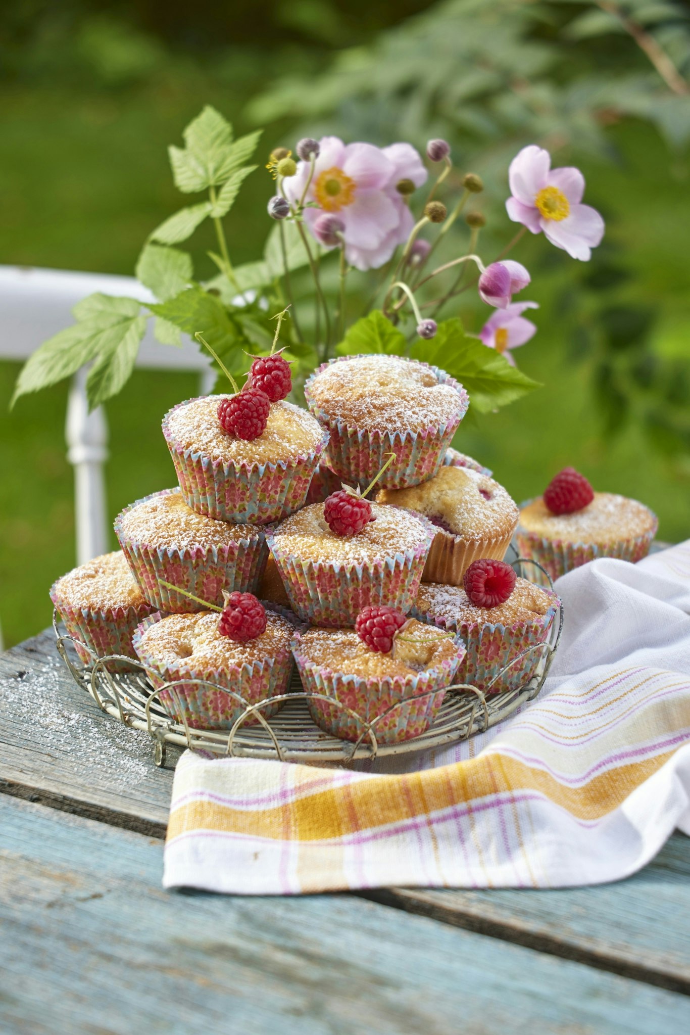 Muffins med hösthallon och mandelmassa