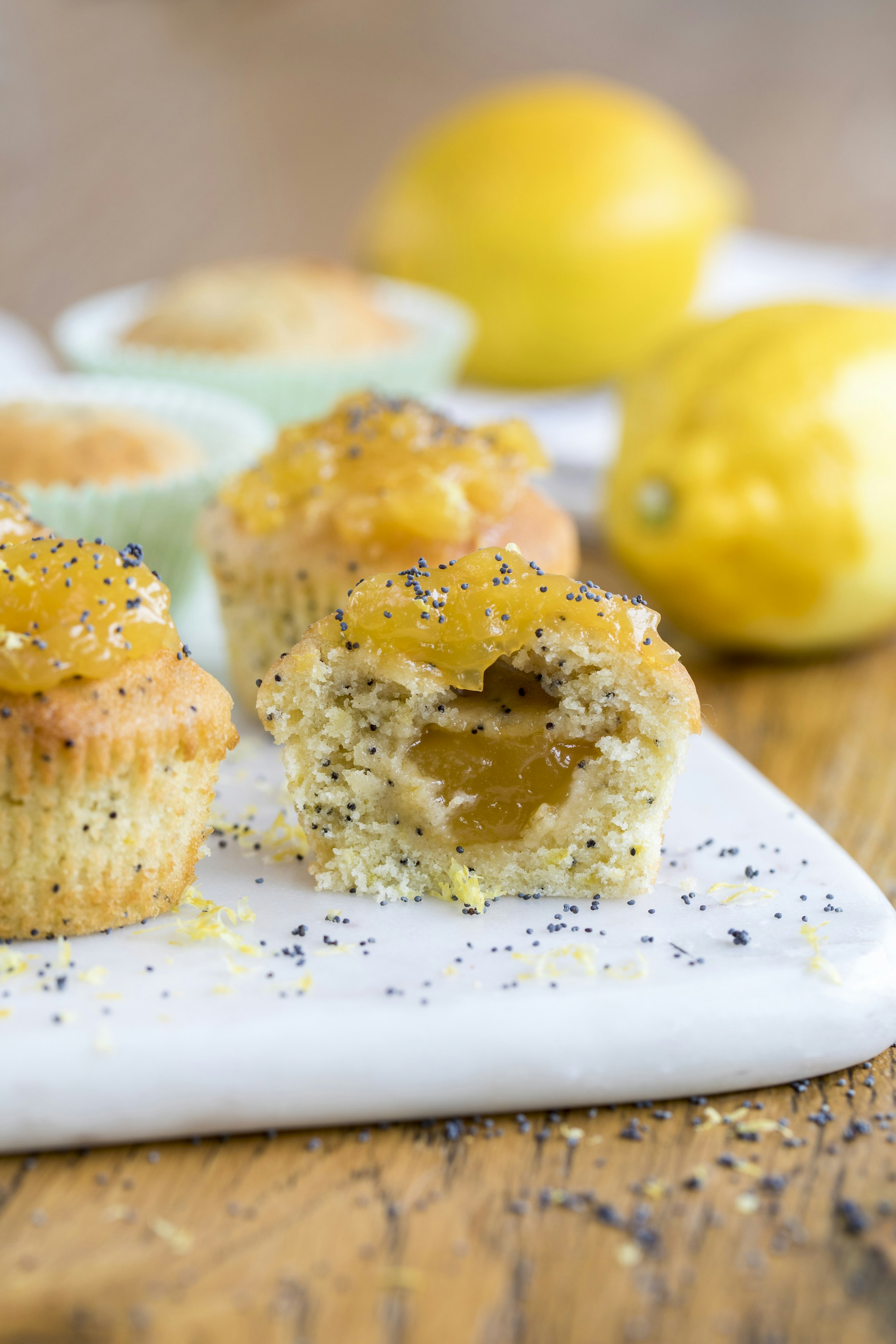 Muffins med lemon curd och vallmofrön