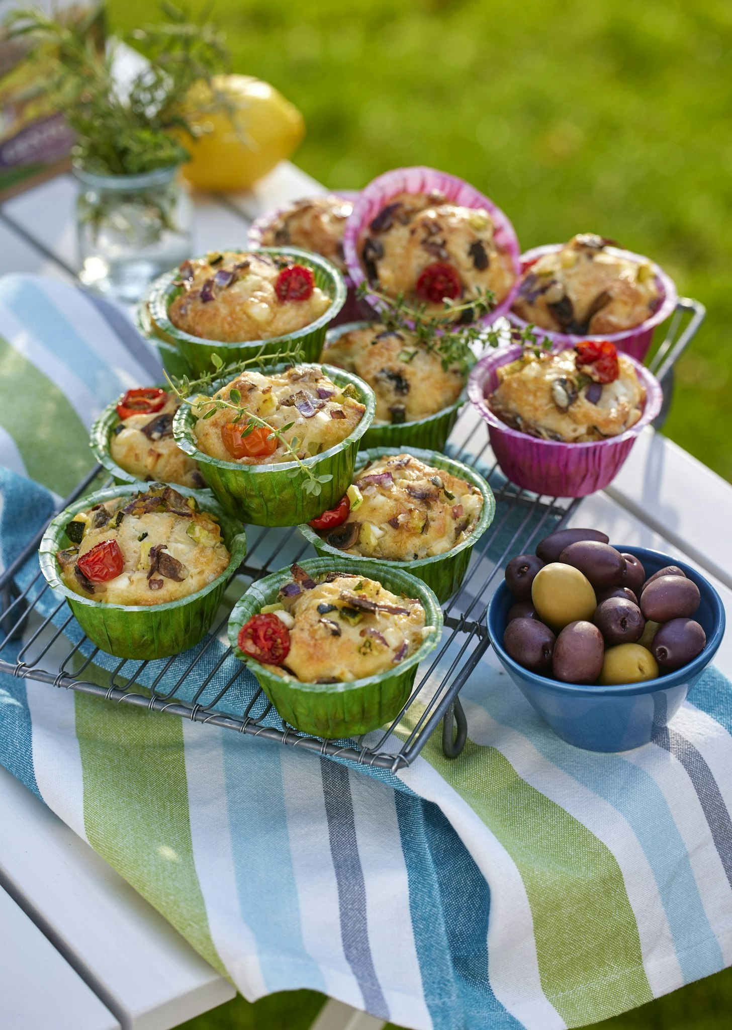 Muffins med svamp, zucchini och fetaost