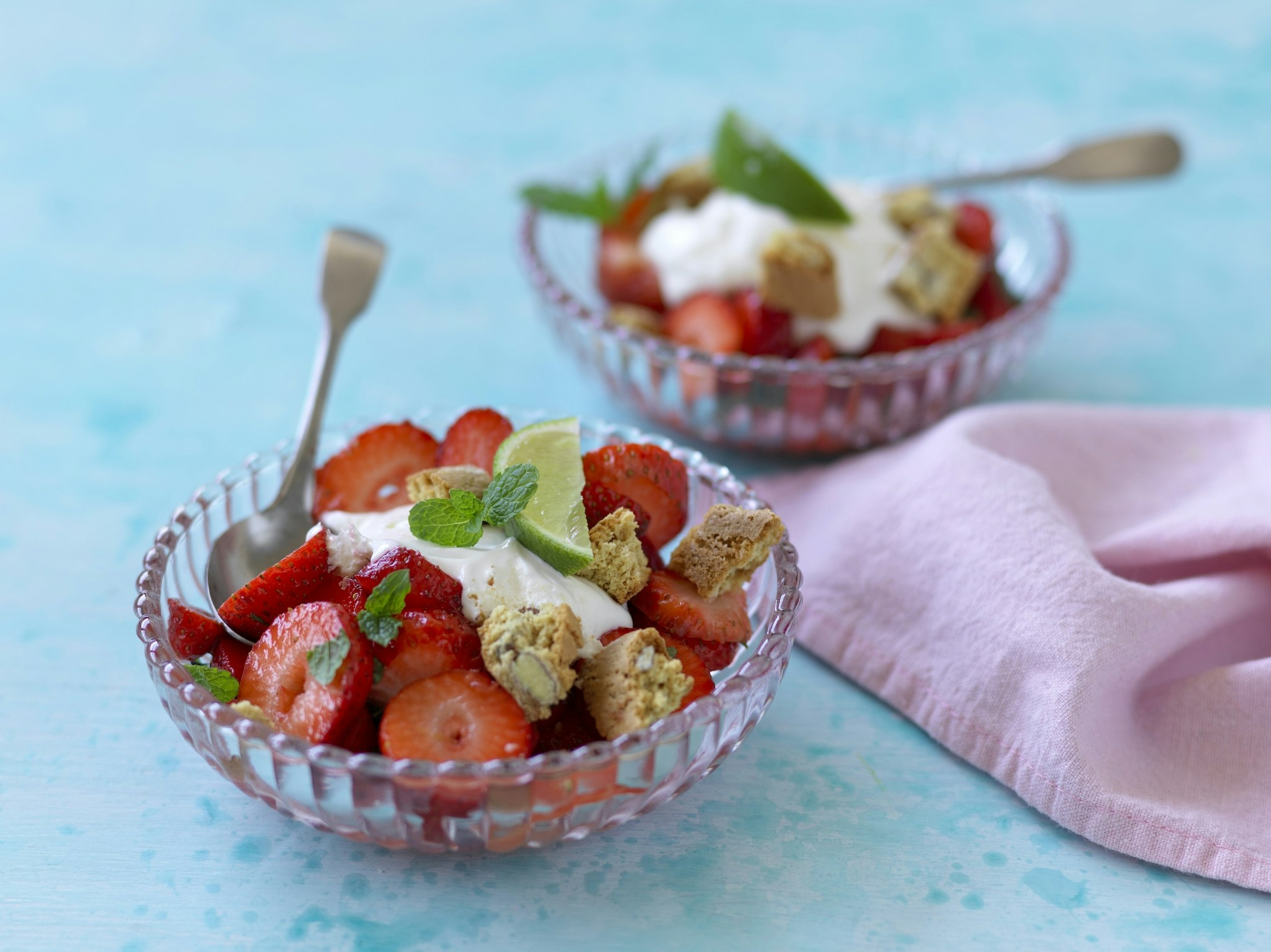 Myntamarinerade jordgubbar med lime