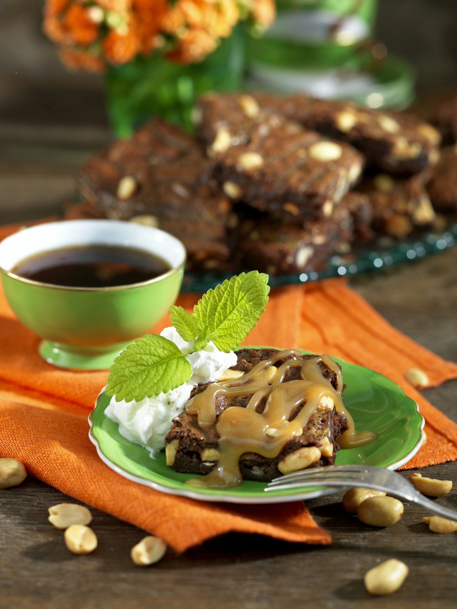 Nötbrownies med kolatopping