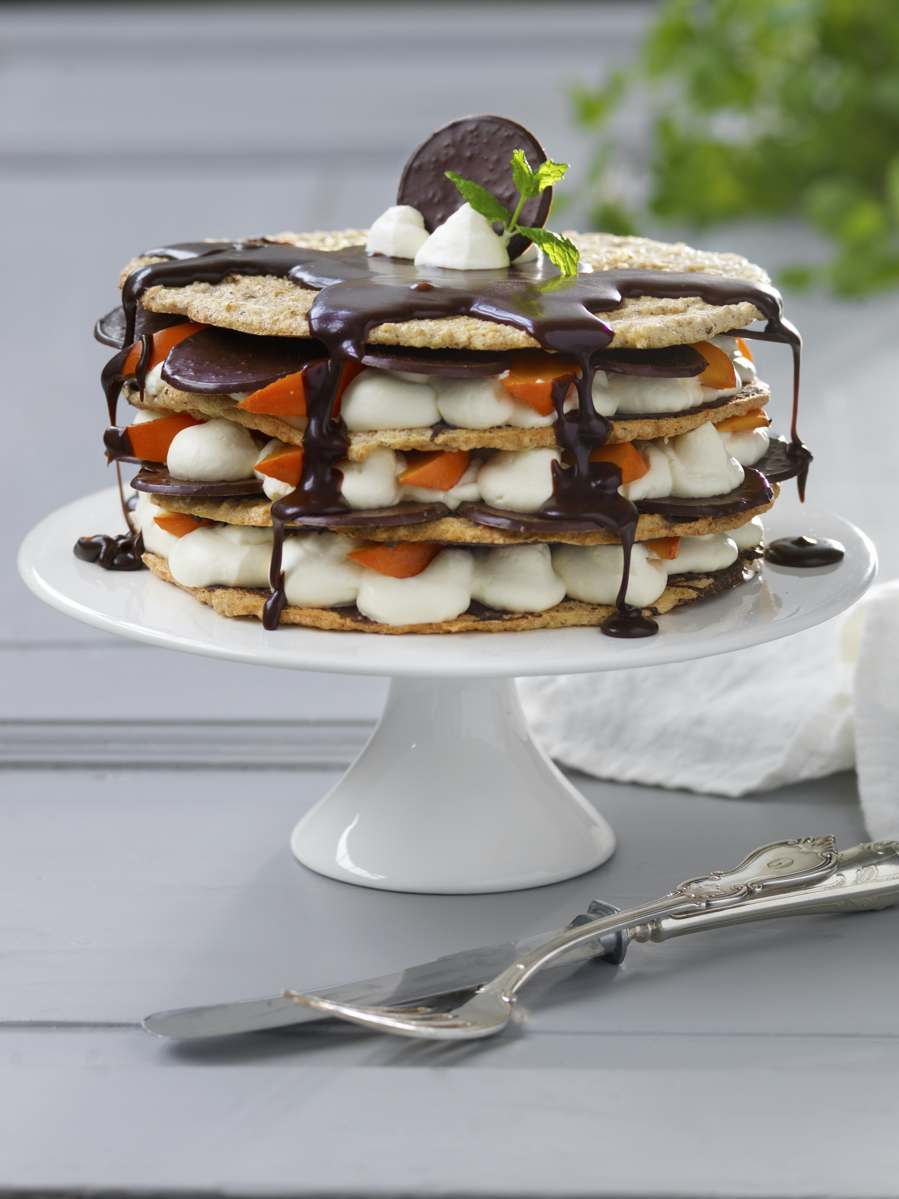 Glutenfri nöttårta med frukt