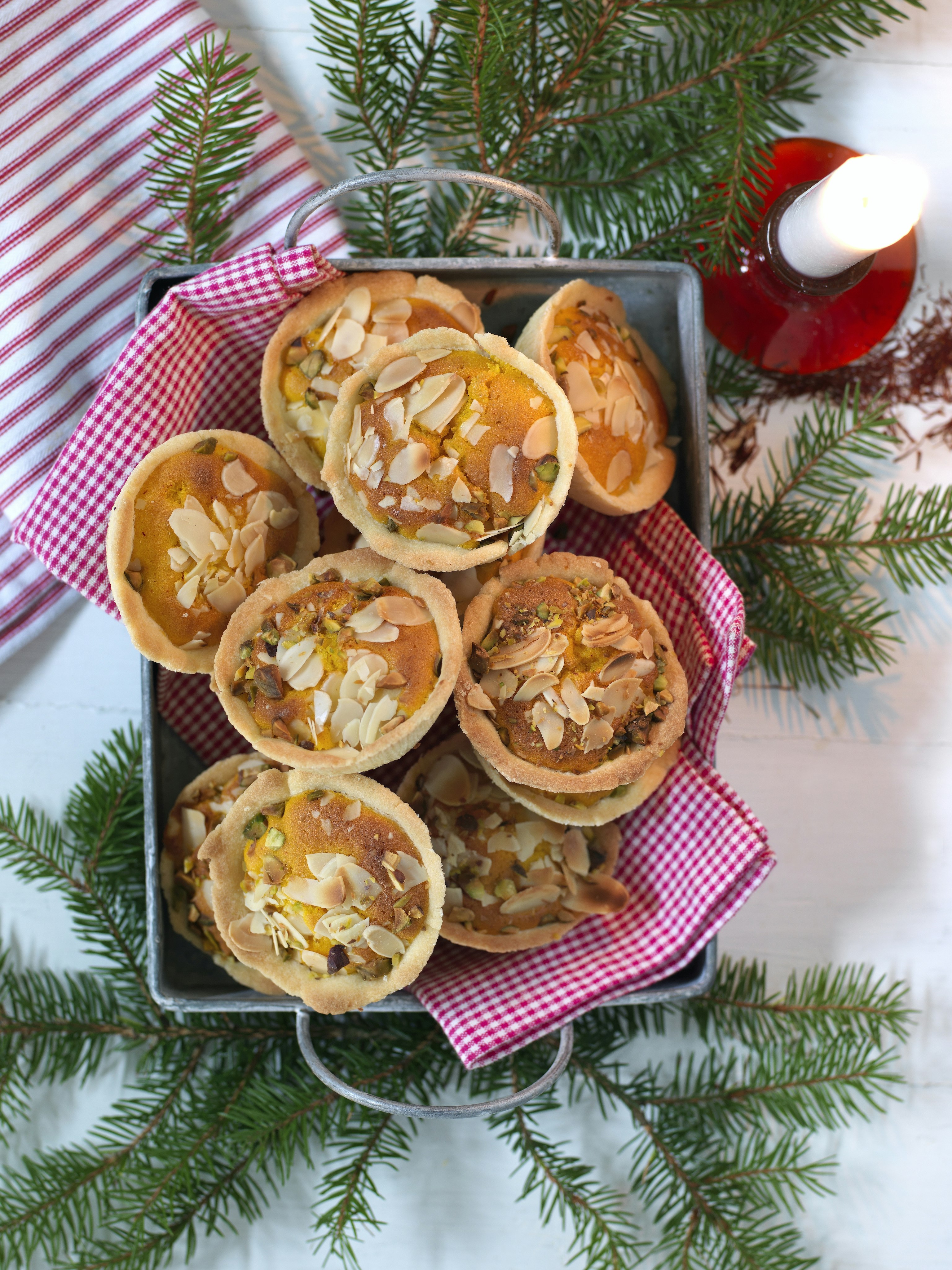 Mandeltoppade lyxformar med saffran