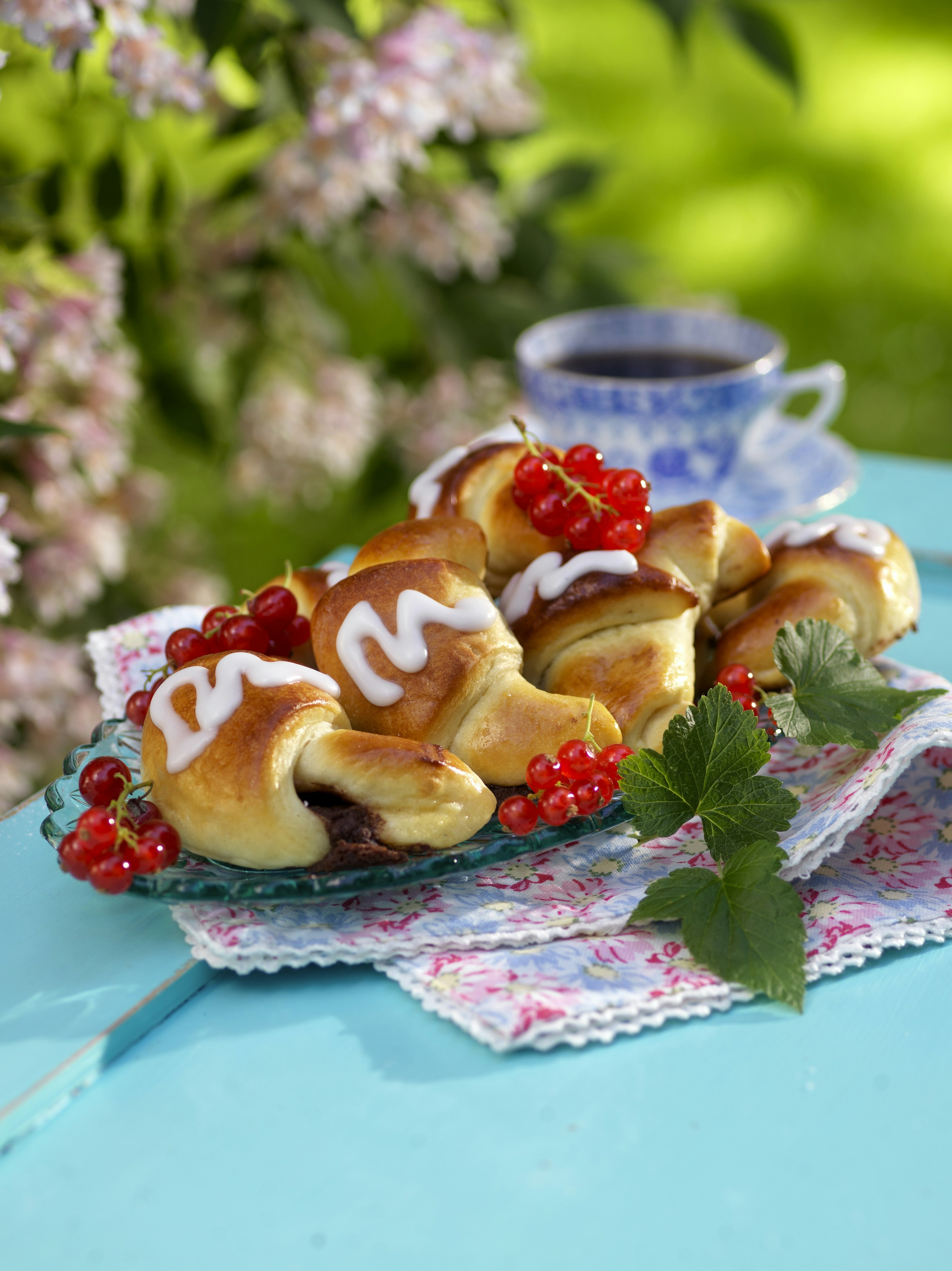 Nutellagifflar med röda vinbär