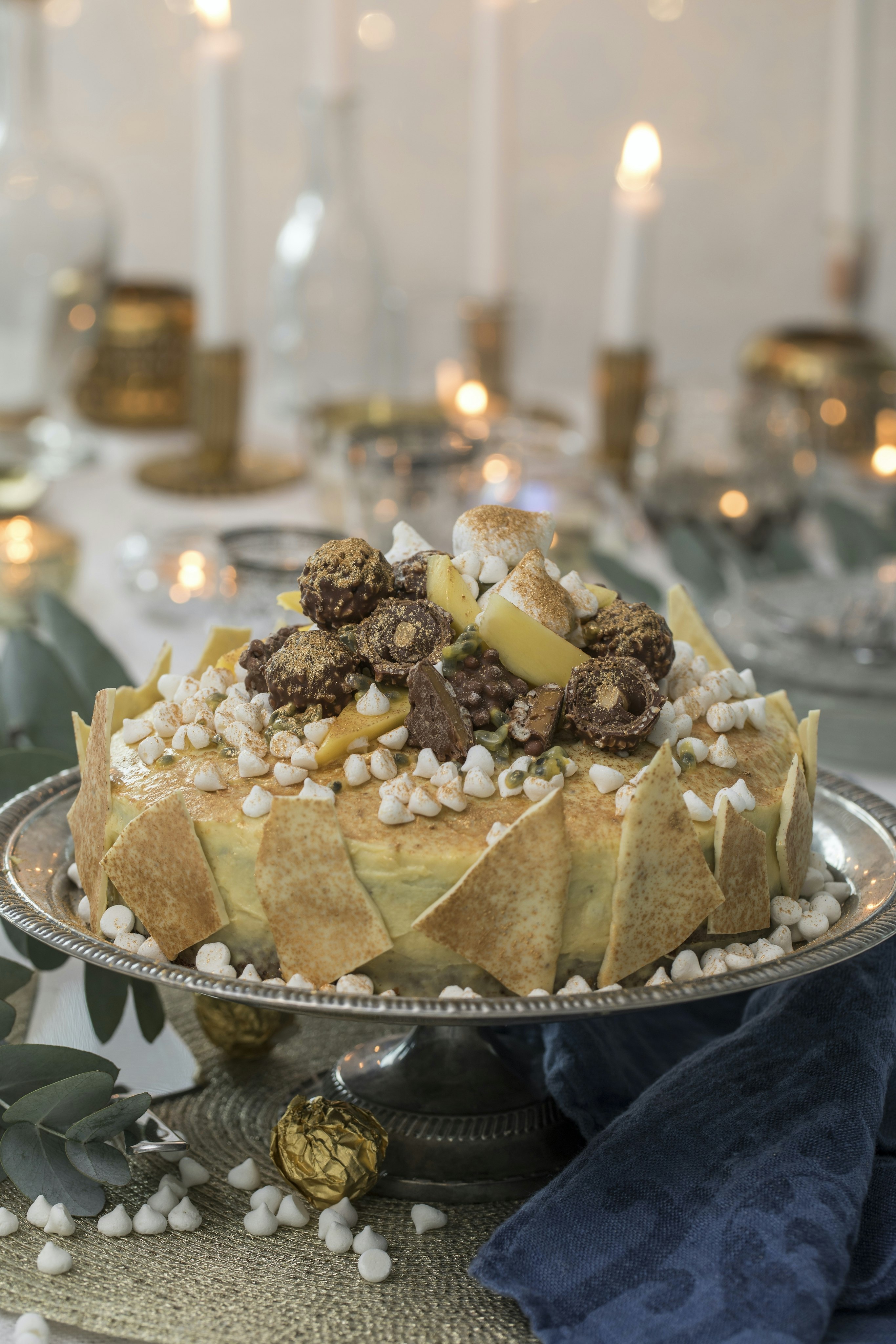 Lyxtårta med vit choklad och mango