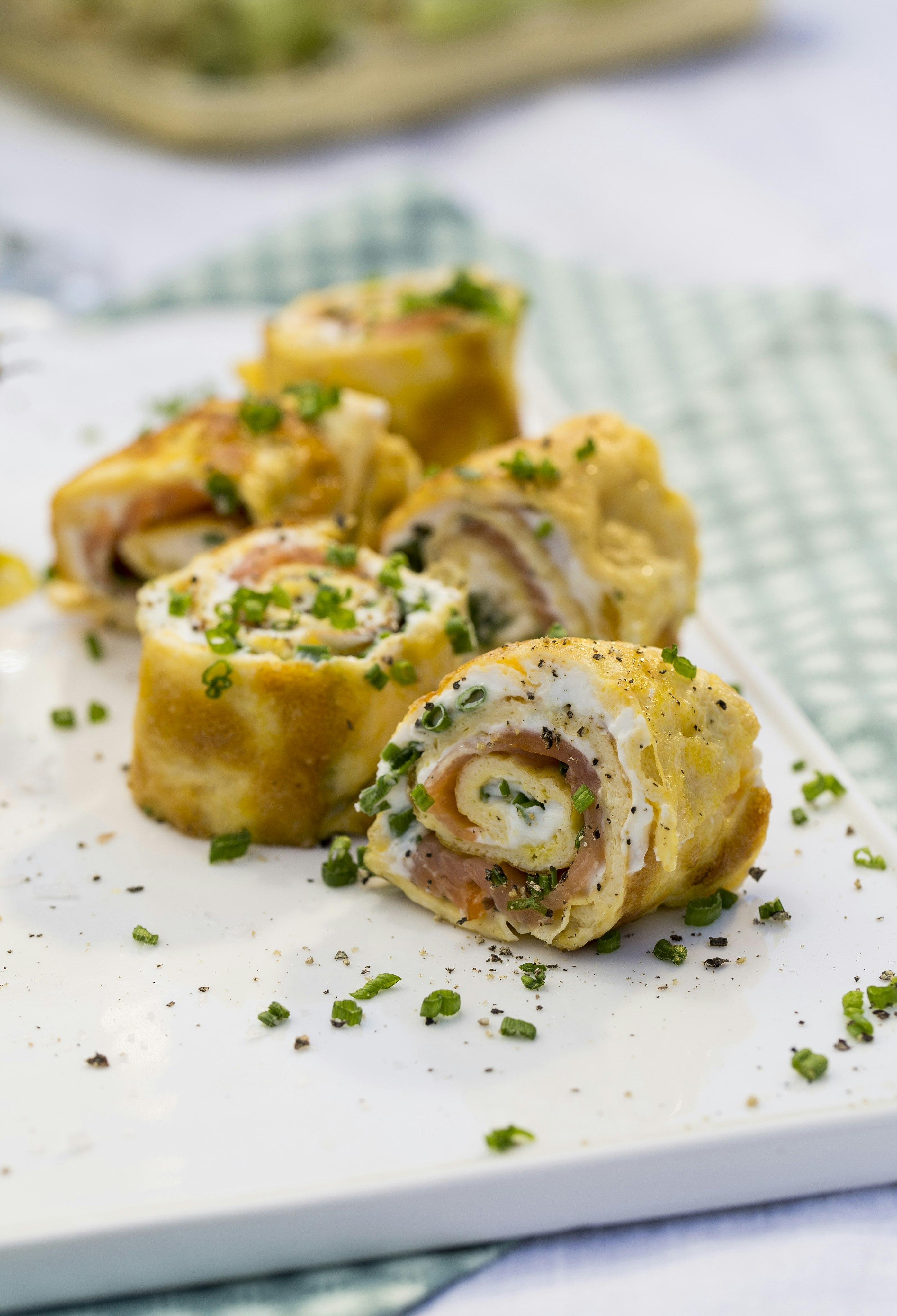 Omelettrulle med lax och färskost