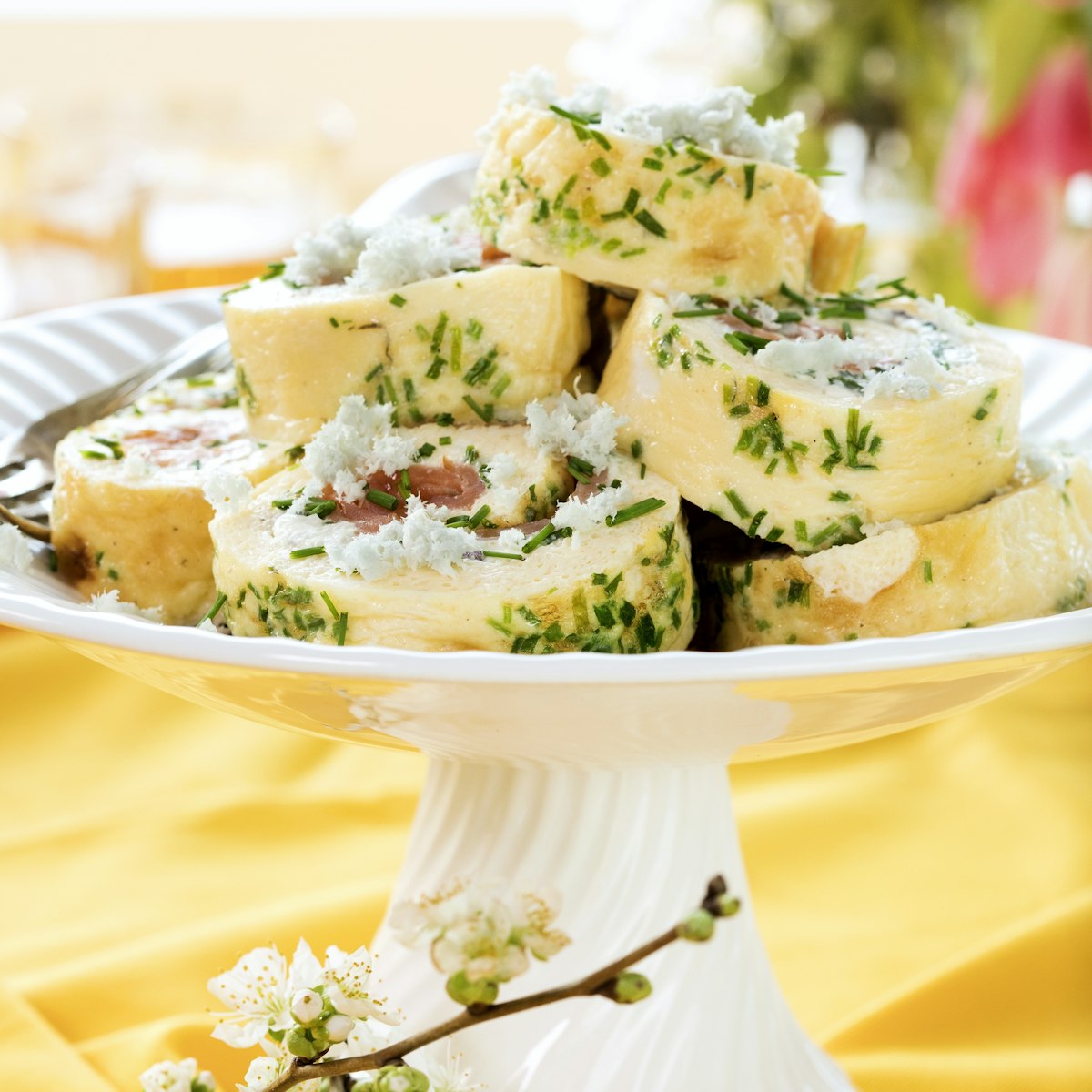 omelettrulle-med-rokt-lax-farskost-och-pepparrot_2959 /upload/thumbnail1/2025/2/24/193378/thumb2