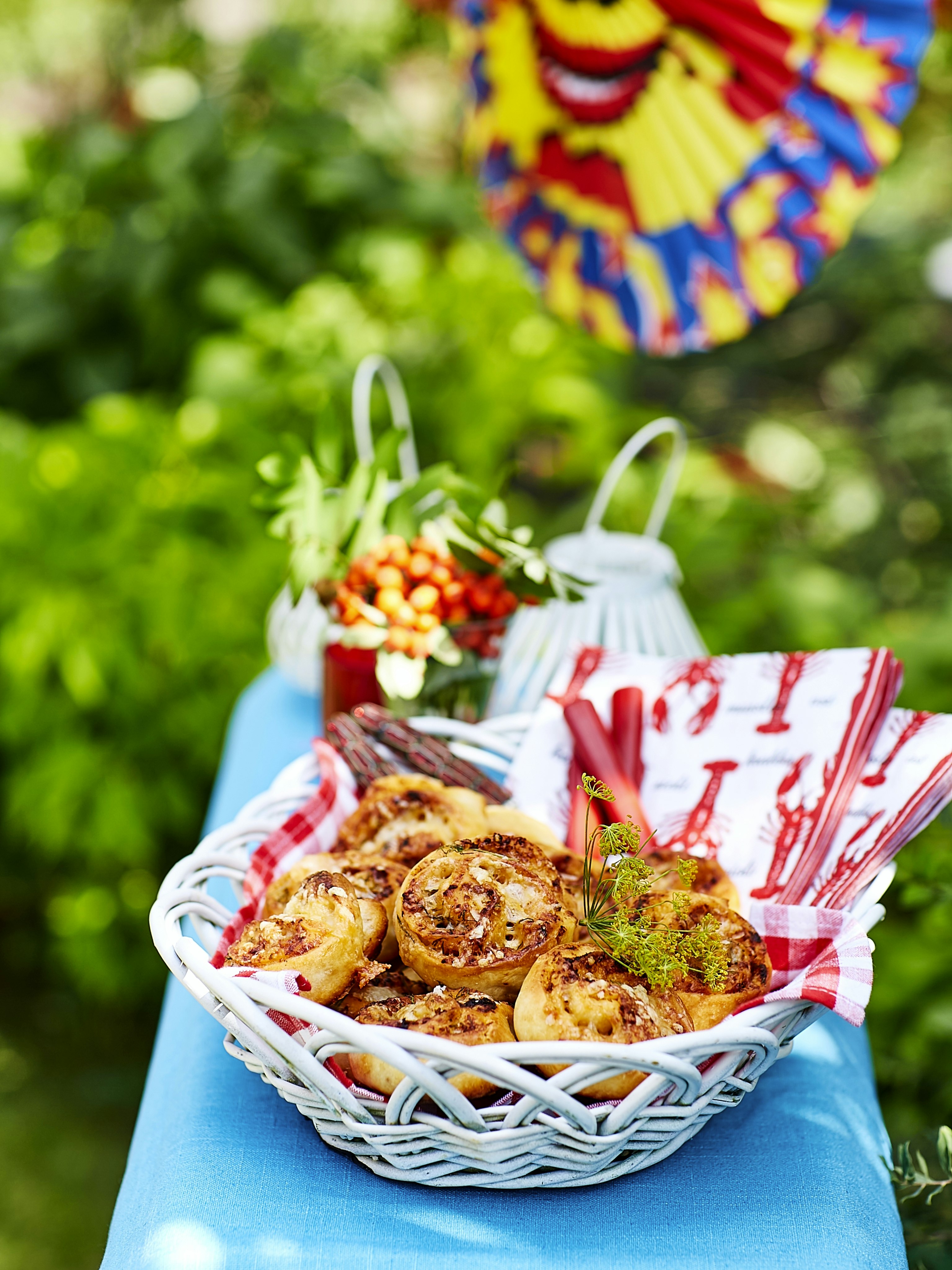 Ostbullar med dill och tomatpesto