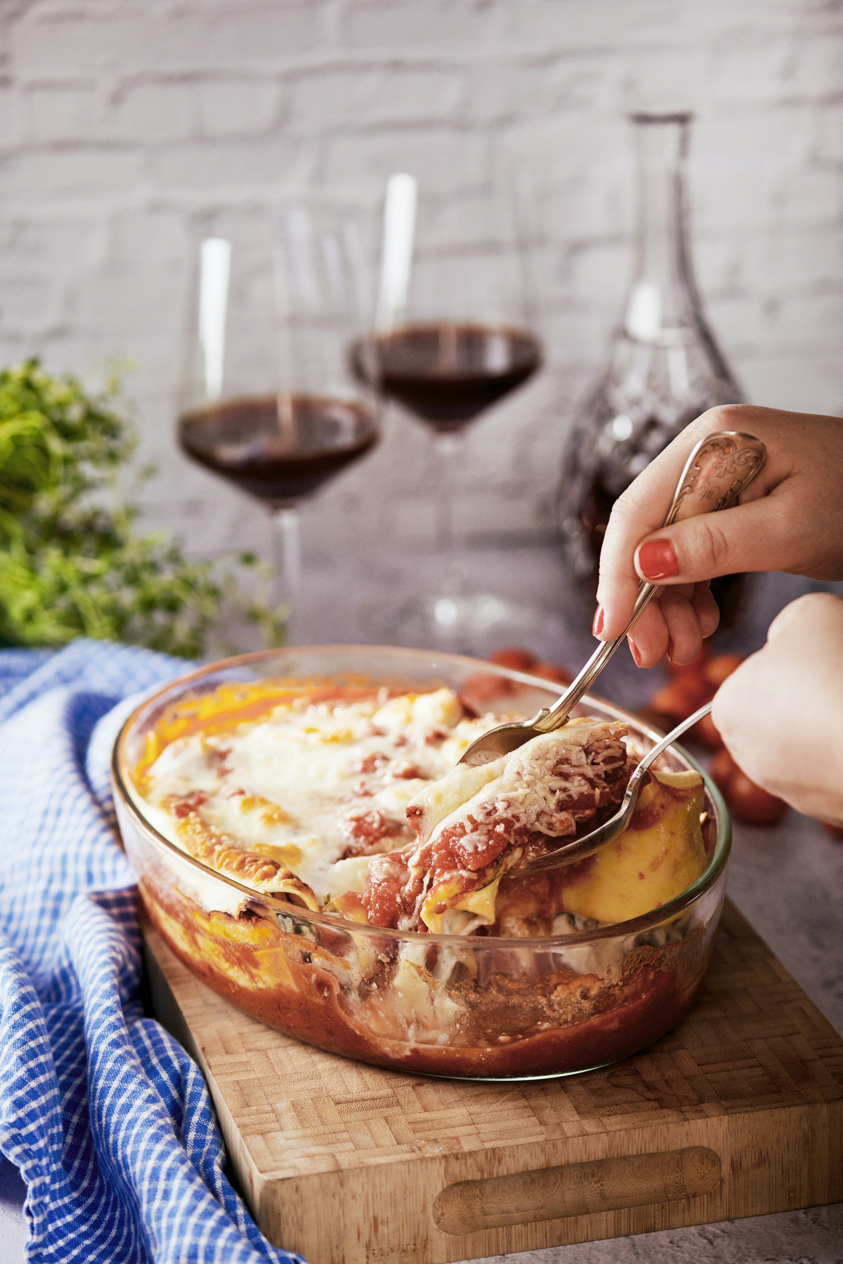 Ostgratinerad cannelloni i tomatsås