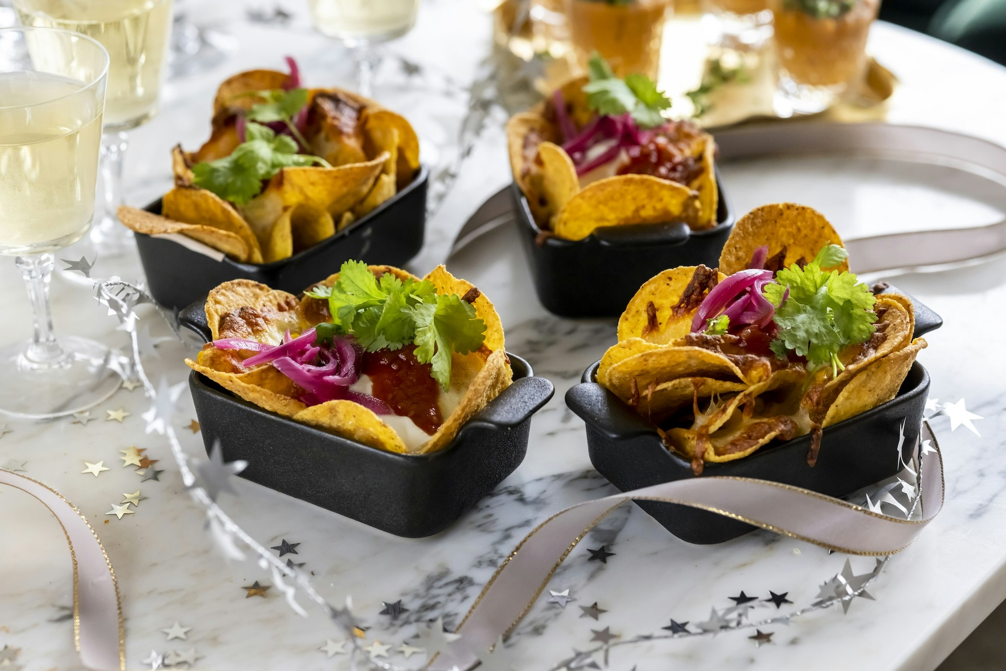 Ostgratinerade tortillachips med majs
