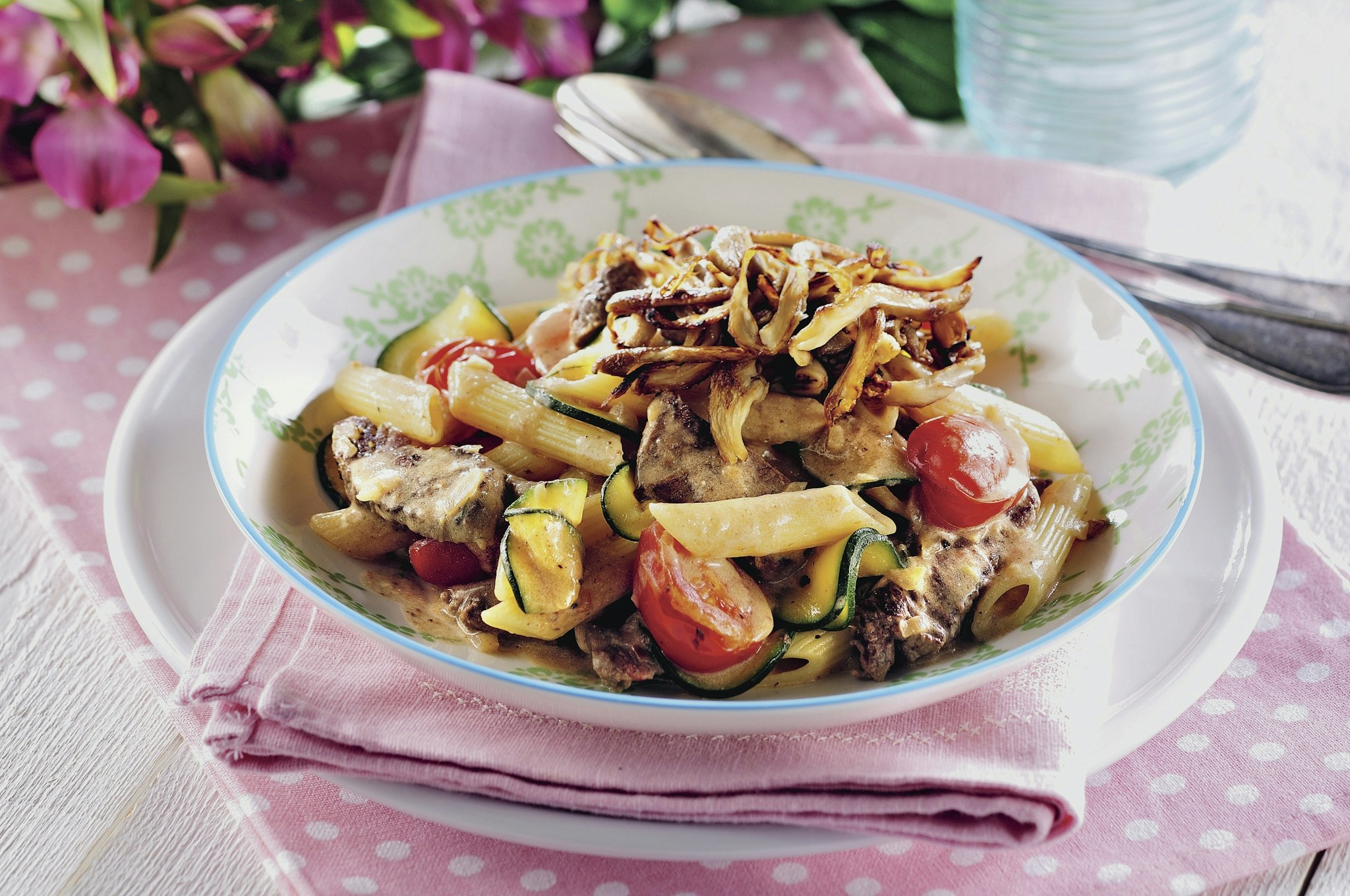 Oxfilépasta med squash och svamp