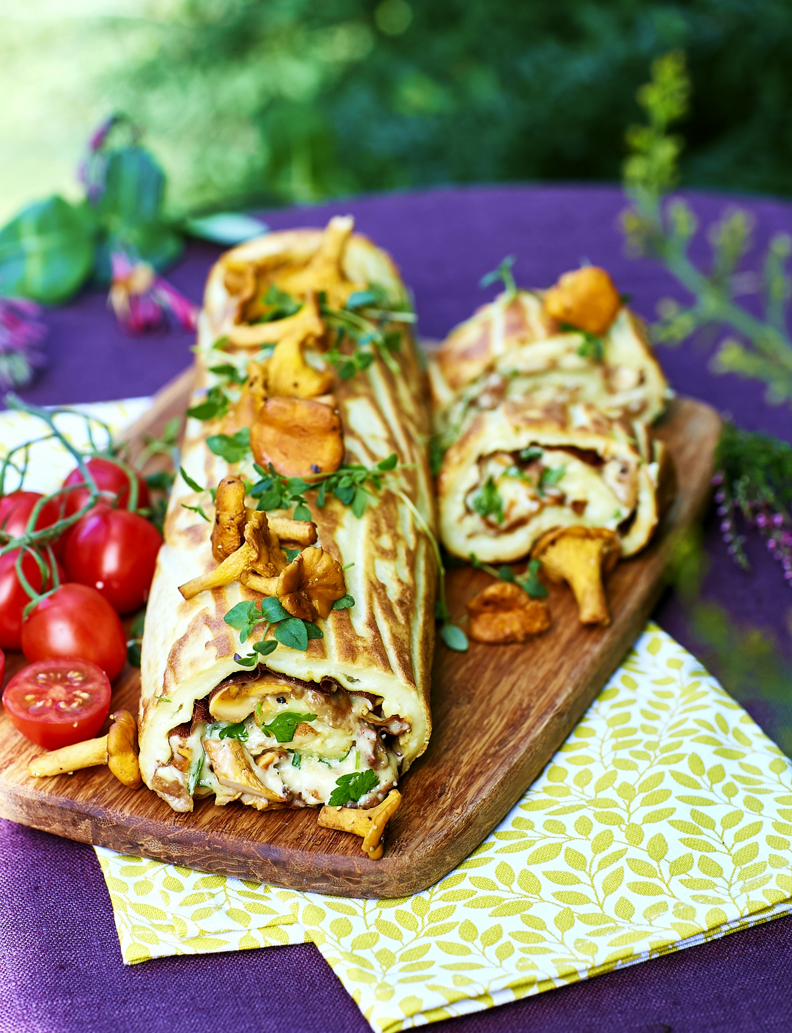 Pannkaksrulle med kantareller och bacon