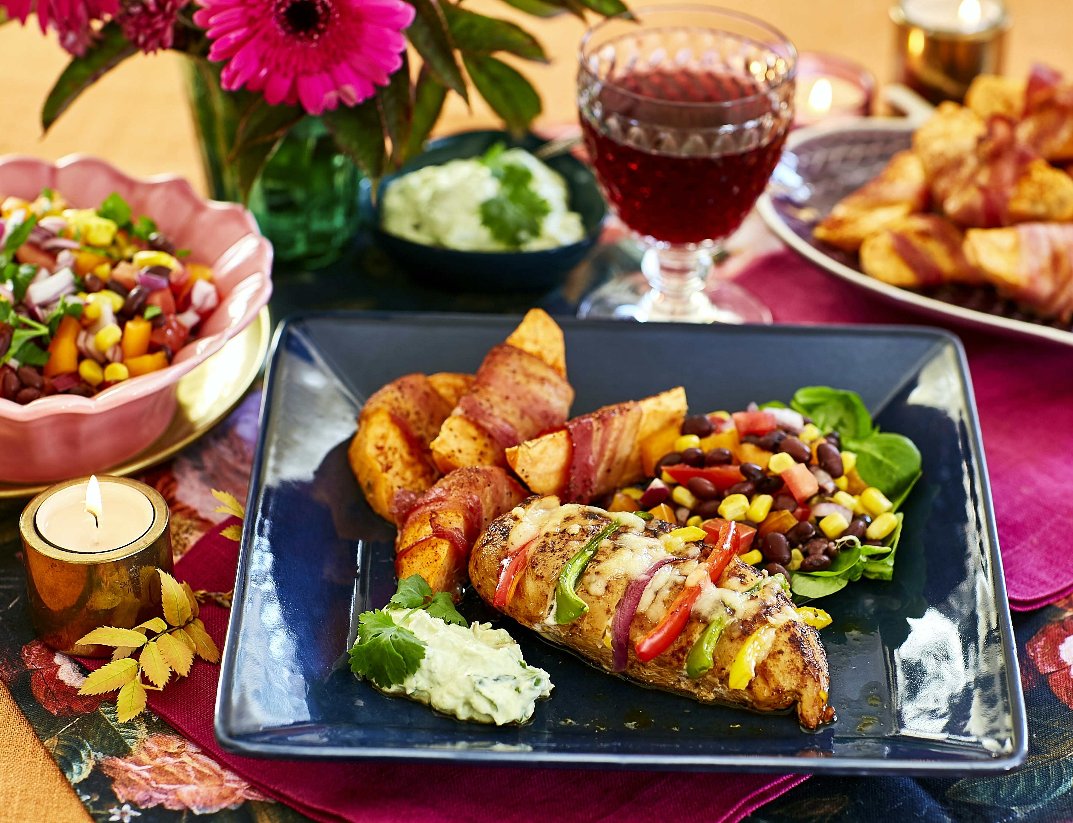 Paprika och ostfylld kycklingfilé med bönsalsa