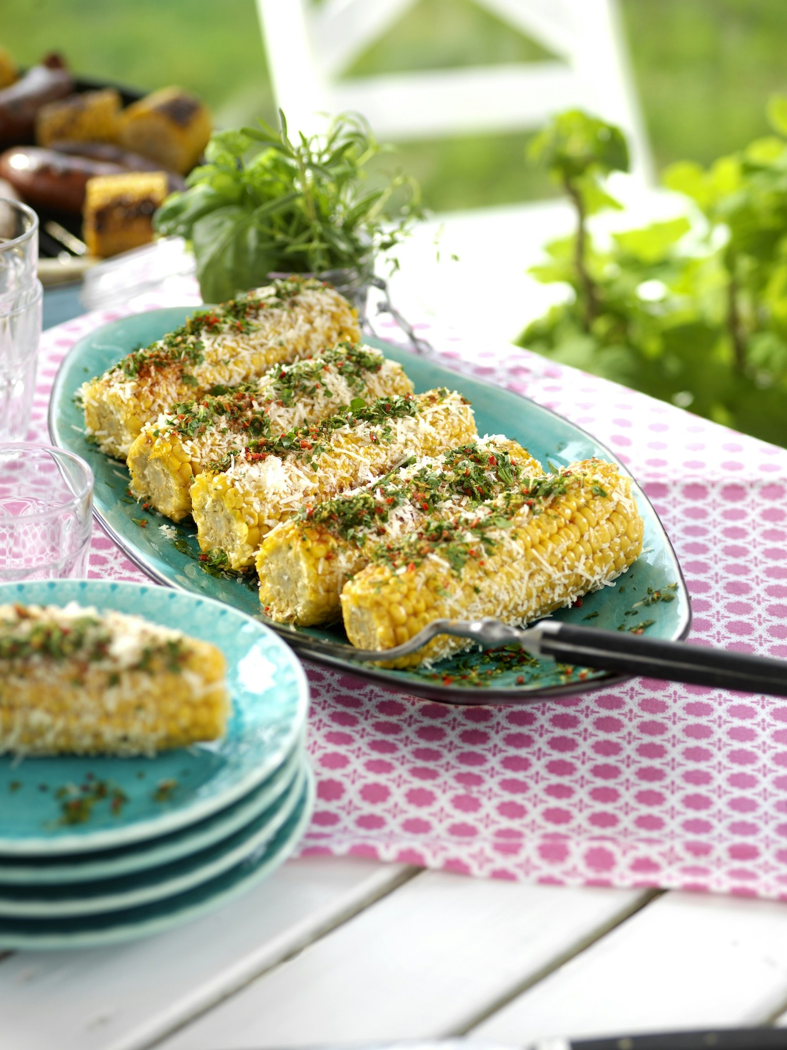 Parmesan- och chilitoppade majskolvar
