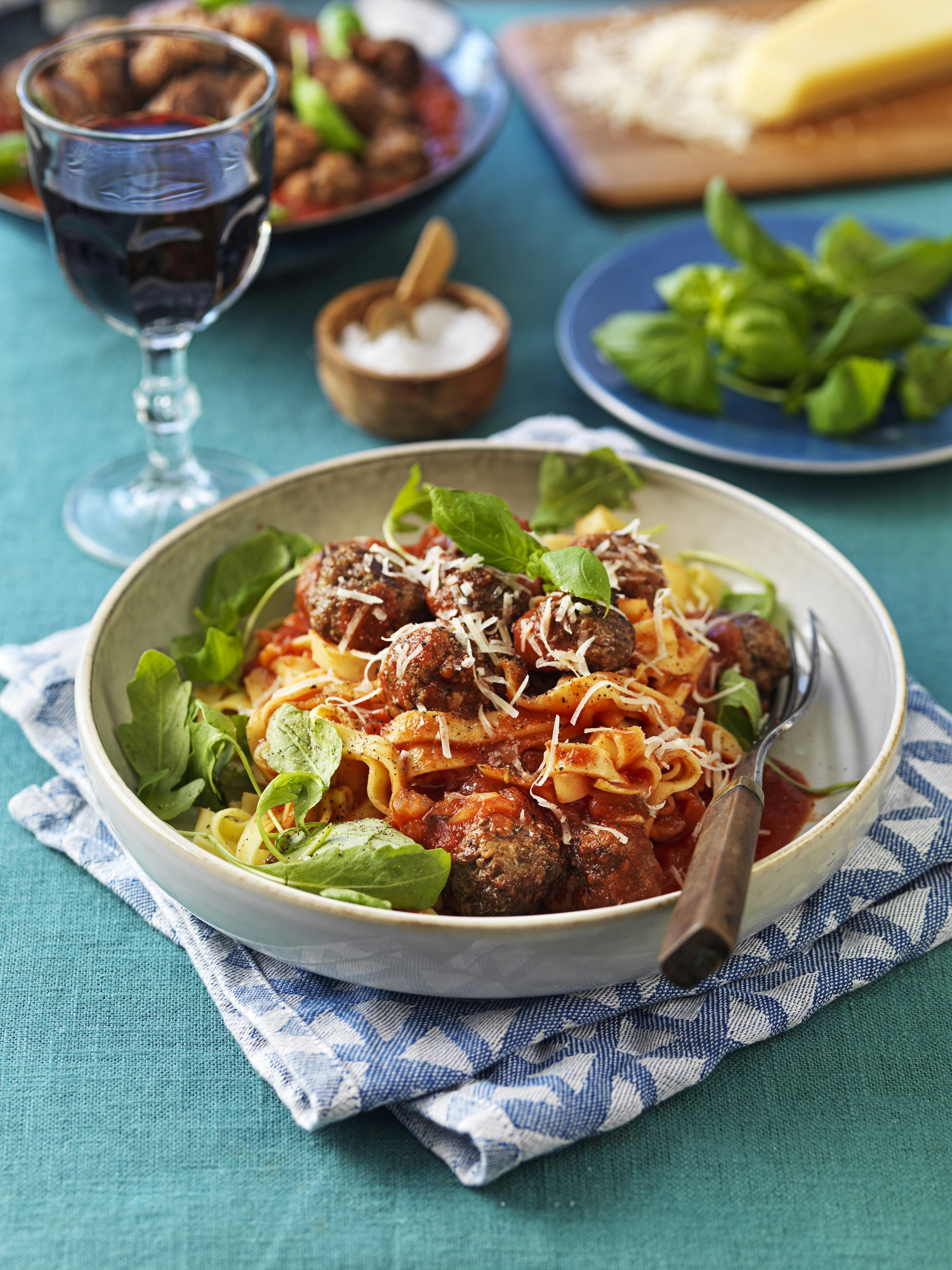 Parmesanköttbullar i tomatsås