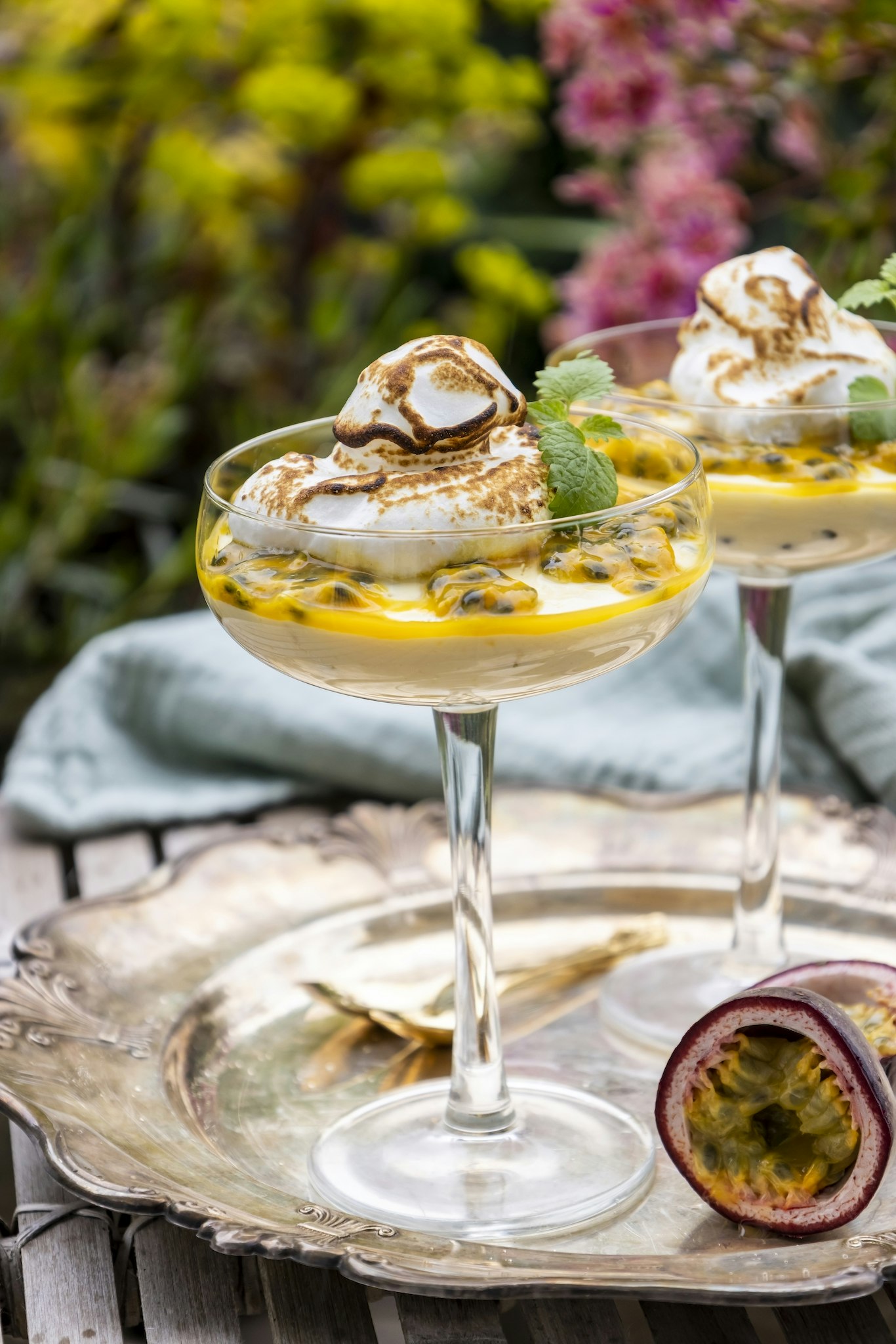 Passionsfruktmousse med schweizisk maräng