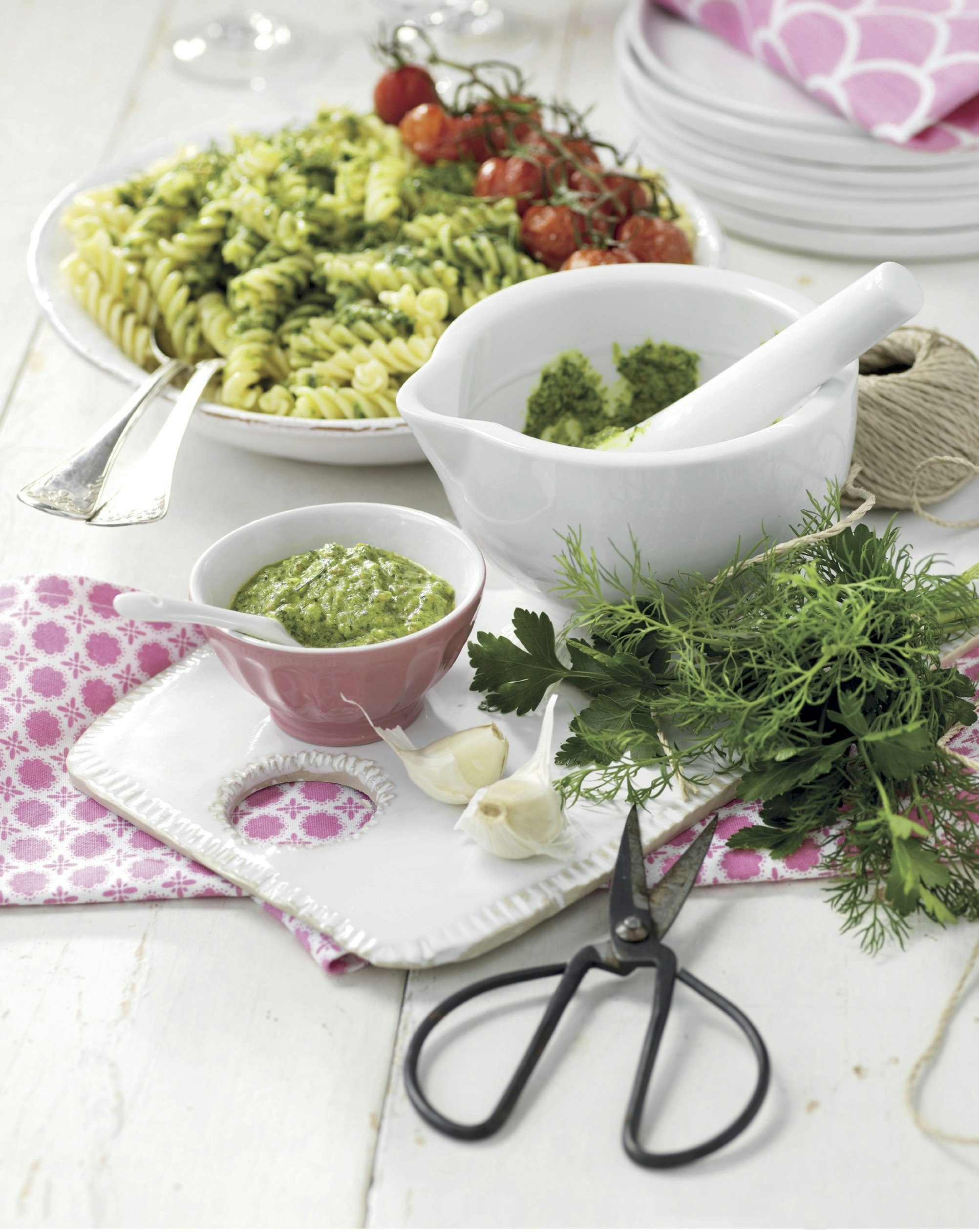 Pasta med örter och hemgjord pesto