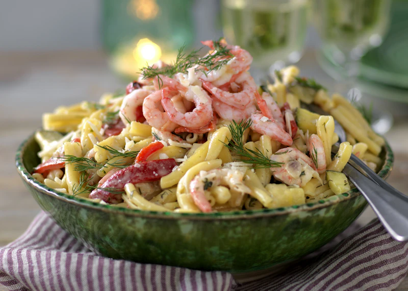 Pasta med räkor och grillad paprika